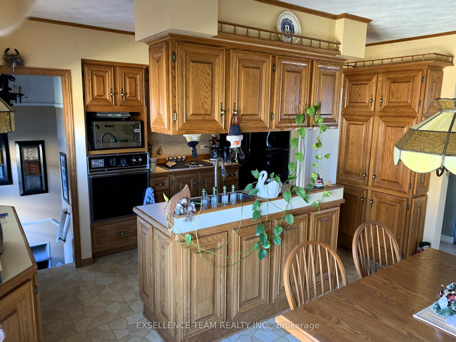 Photo 14 of 717 Sandfield Crescent, Cornwall — HOMEH