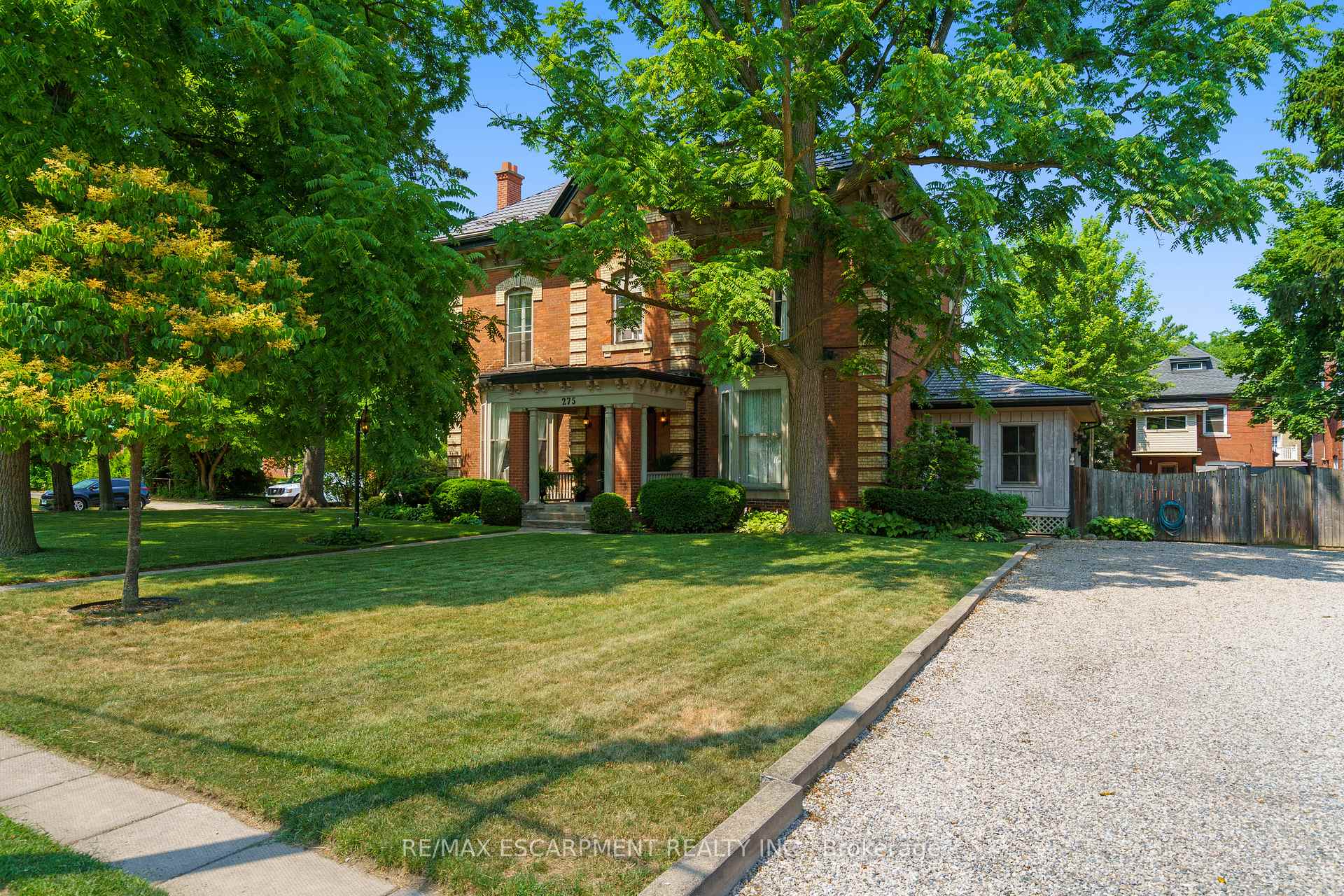 Photo 3 of 275 Cumberland Avenue, Hamilton, Blakeley — HOMEH