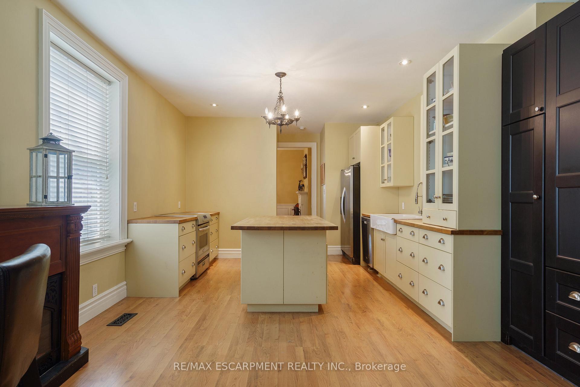 Photo 12 of 275 Cumberland Avenue, Hamilton, Blakeley — HOMEH