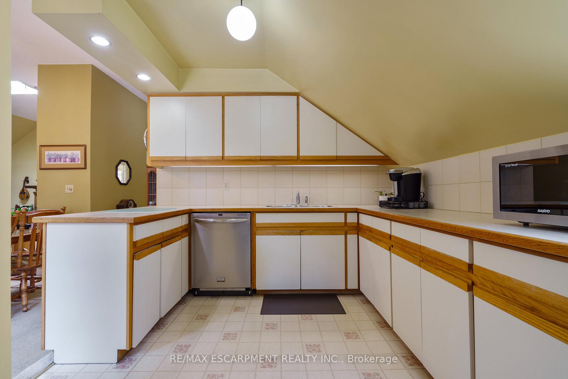 Photo 57 of 275 Cumberland Avenue, Hamilton, Blakeley — HOMEH