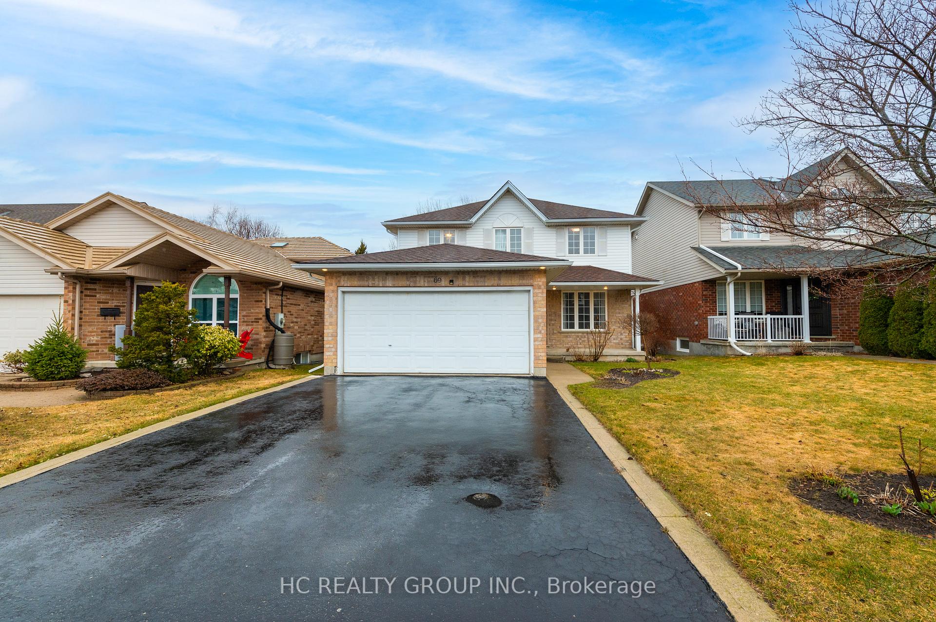 Photo 2 of 69 Gibbs Crescent, Guelph, Clairfields/Hanlon Business Park — HOMEH