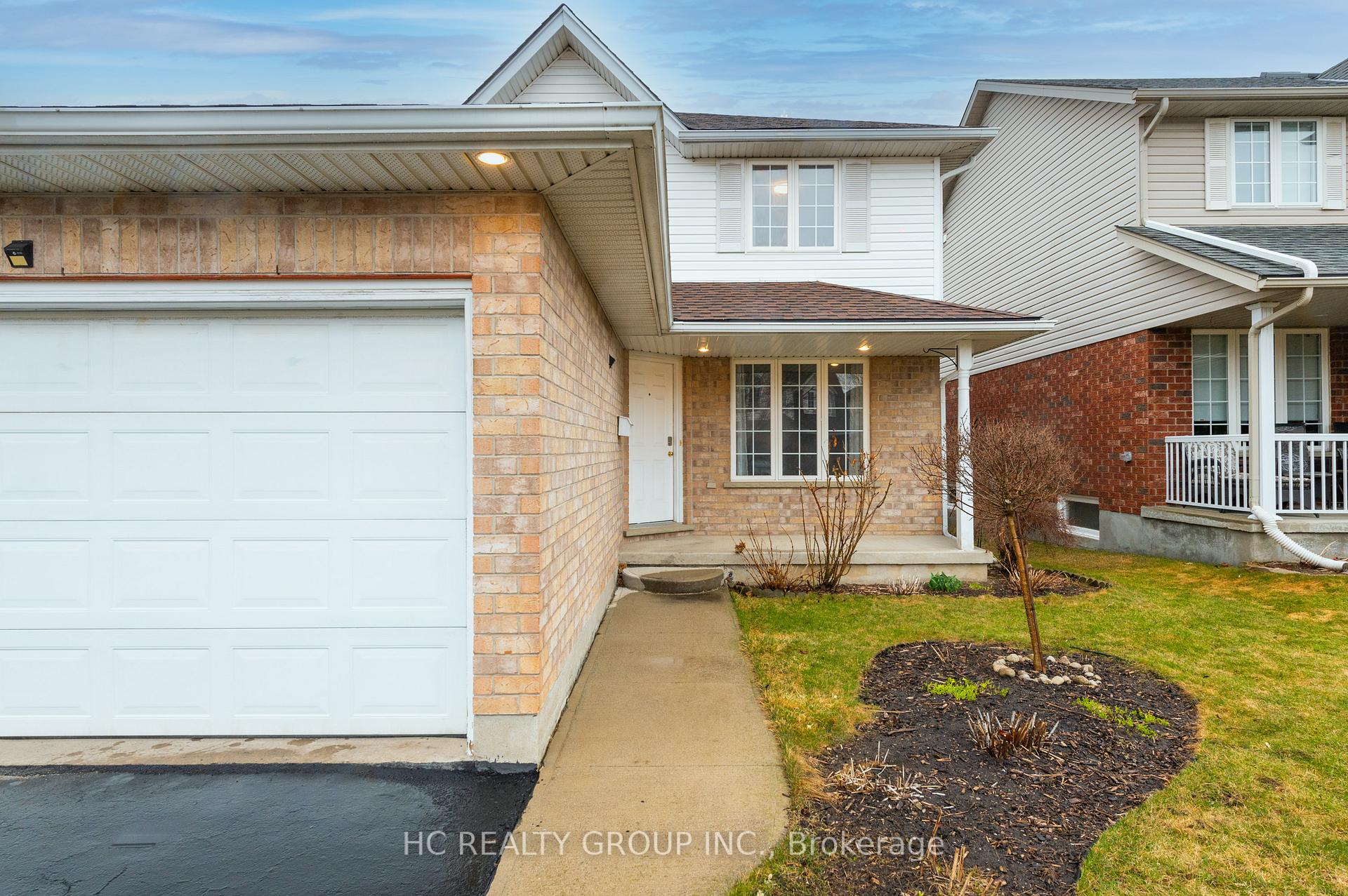Photo 4 of 69 Gibbs Crescent, Guelph, Clairfields/Hanlon Business Park — HOMEH