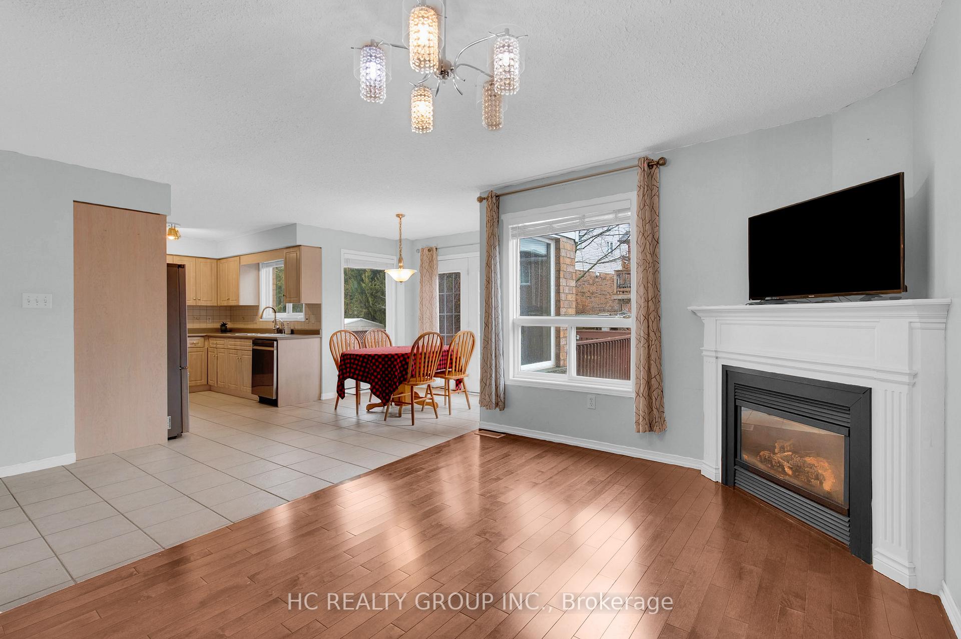 Photo 9 of 69 Gibbs Crescent, Guelph, Clairfields/Hanlon Business Park — HOMEH