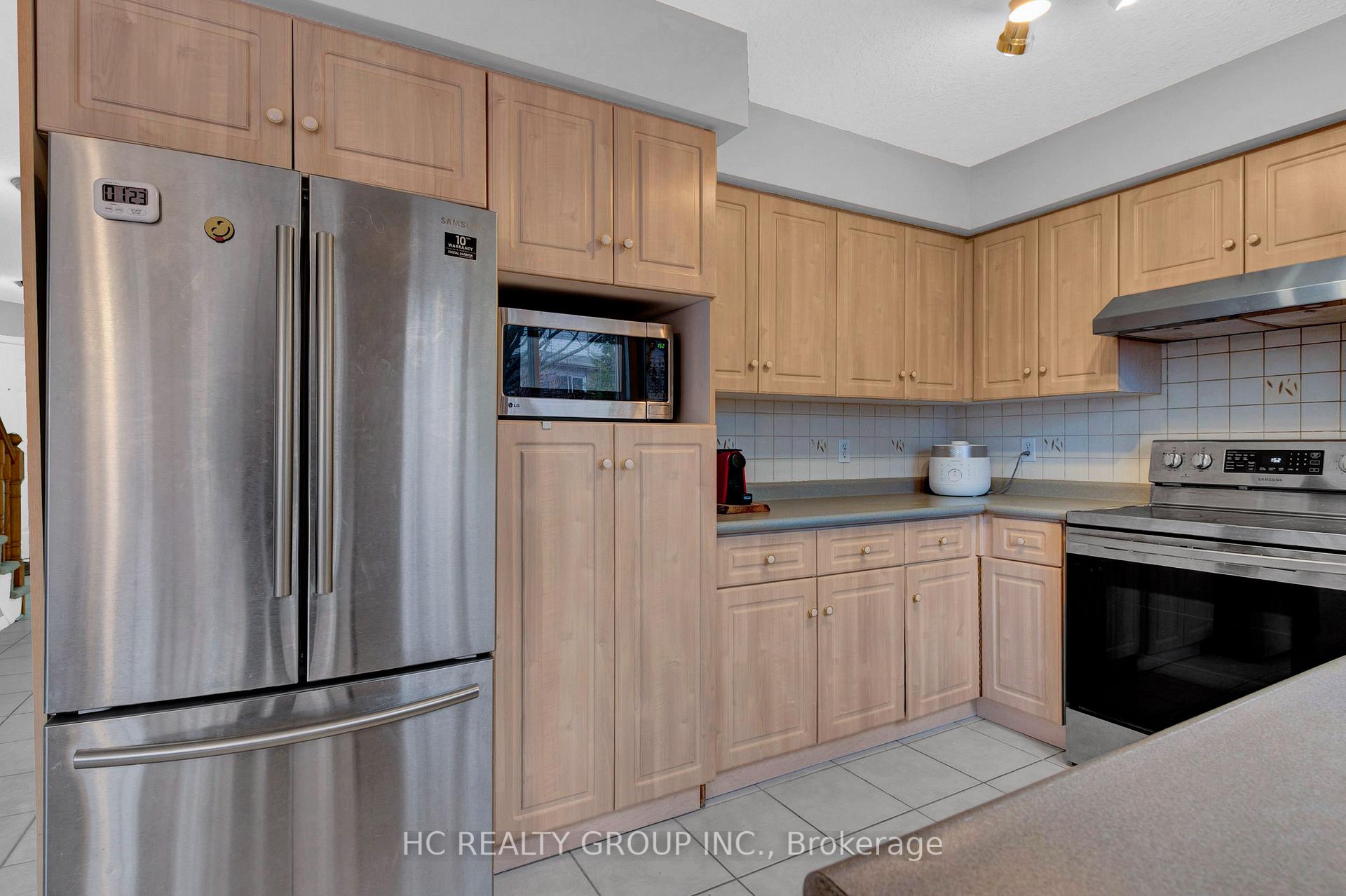 Photo 11 of 69 Gibbs Crescent, Guelph, Clairfields/Hanlon Business Park — HOMEH