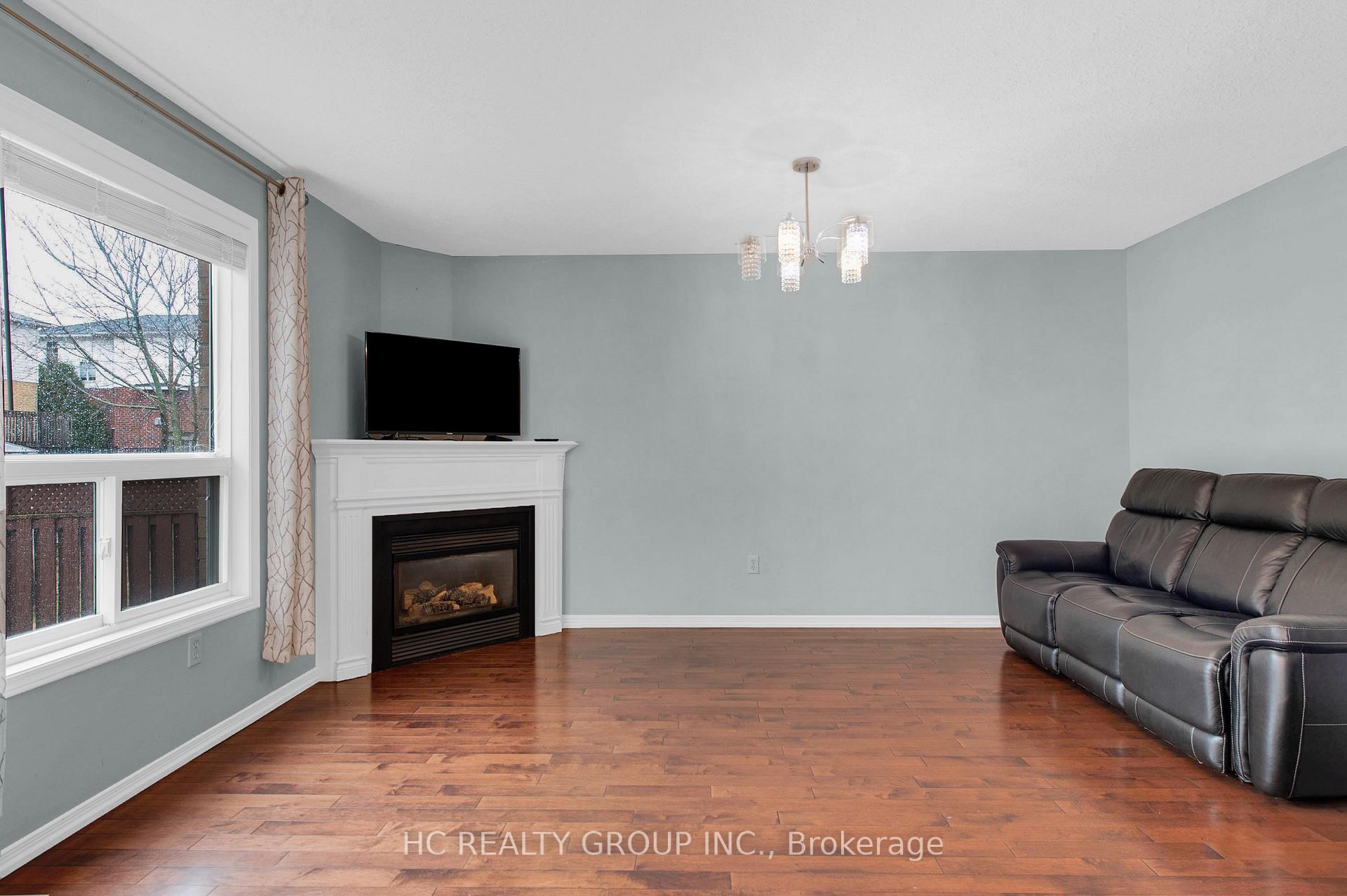 Photo 13 of 69 Gibbs Crescent, Guelph, Clairfields/Hanlon Business Park — HOMEH