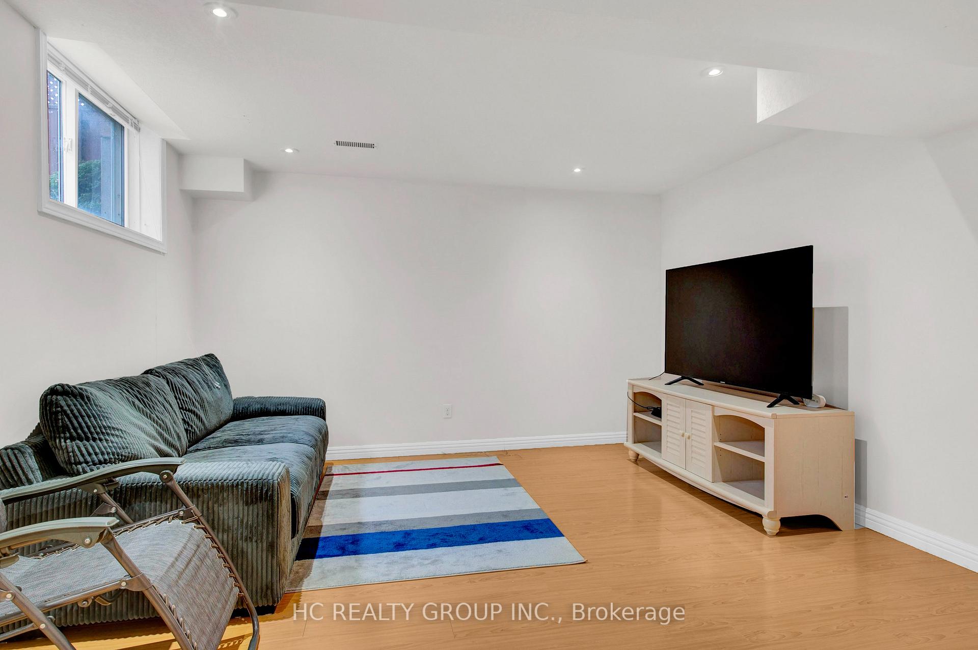Photo 23 of 69 Gibbs Crescent, Guelph, Clairfields/Hanlon Business Park — HOMEH