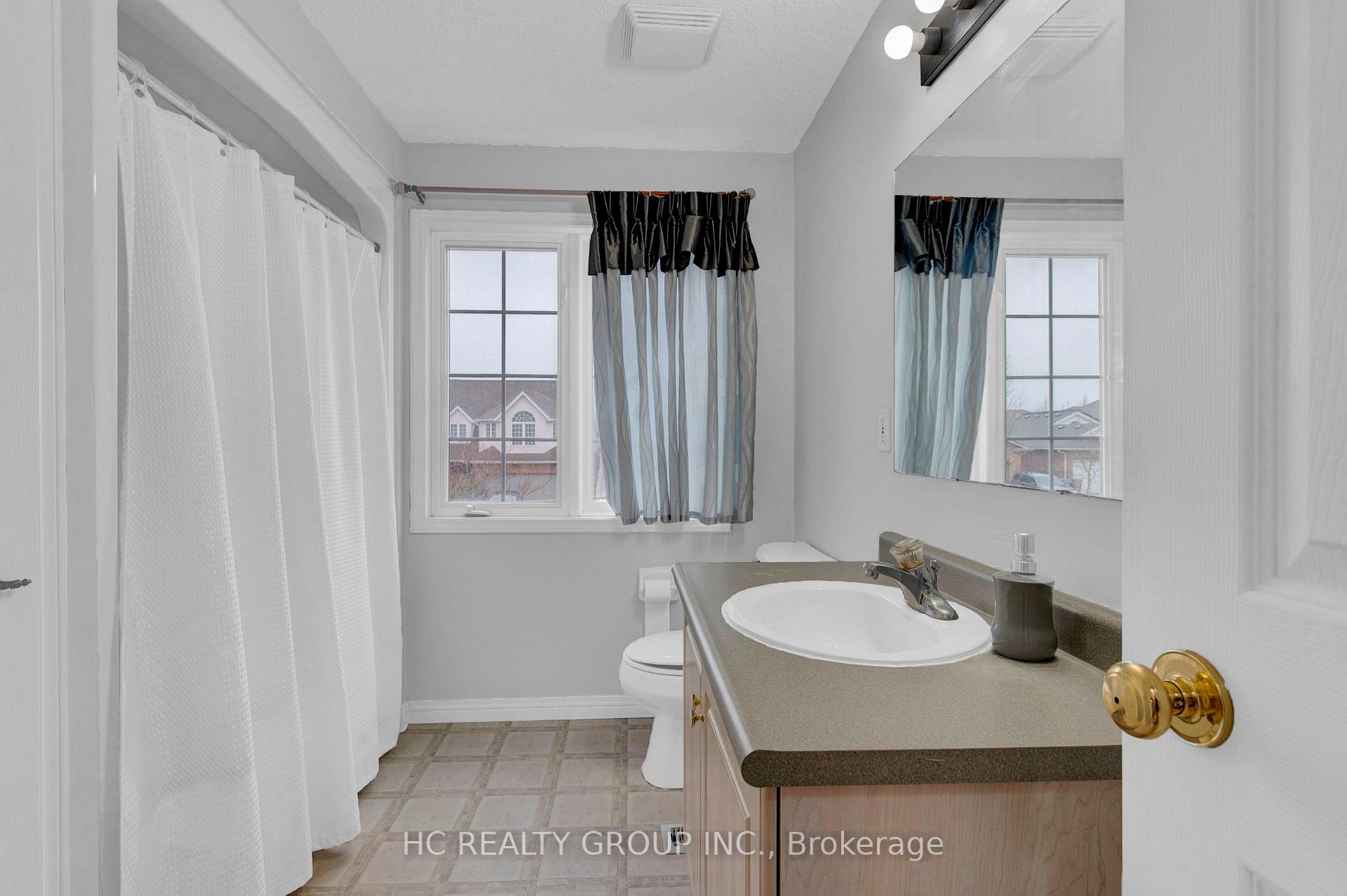Photo 30 of 69 Gibbs Crescent, Guelph, Clairfields/Hanlon Business Park — HOMEH
