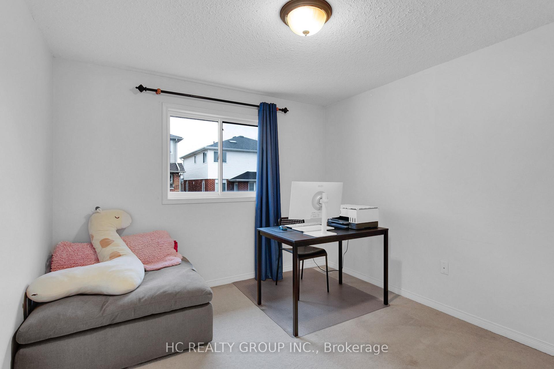 Photo 32 of 69 Gibbs Crescent, Guelph, Clairfields/Hanlon Business Park — HOMEH