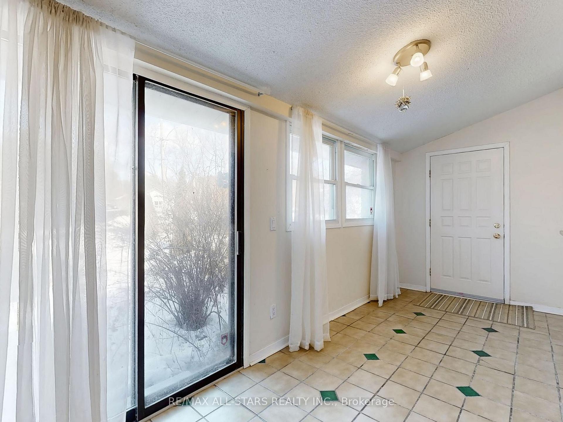 Photo 18 of 135 Spring Road, Georgina, Keswick North — HOMEH