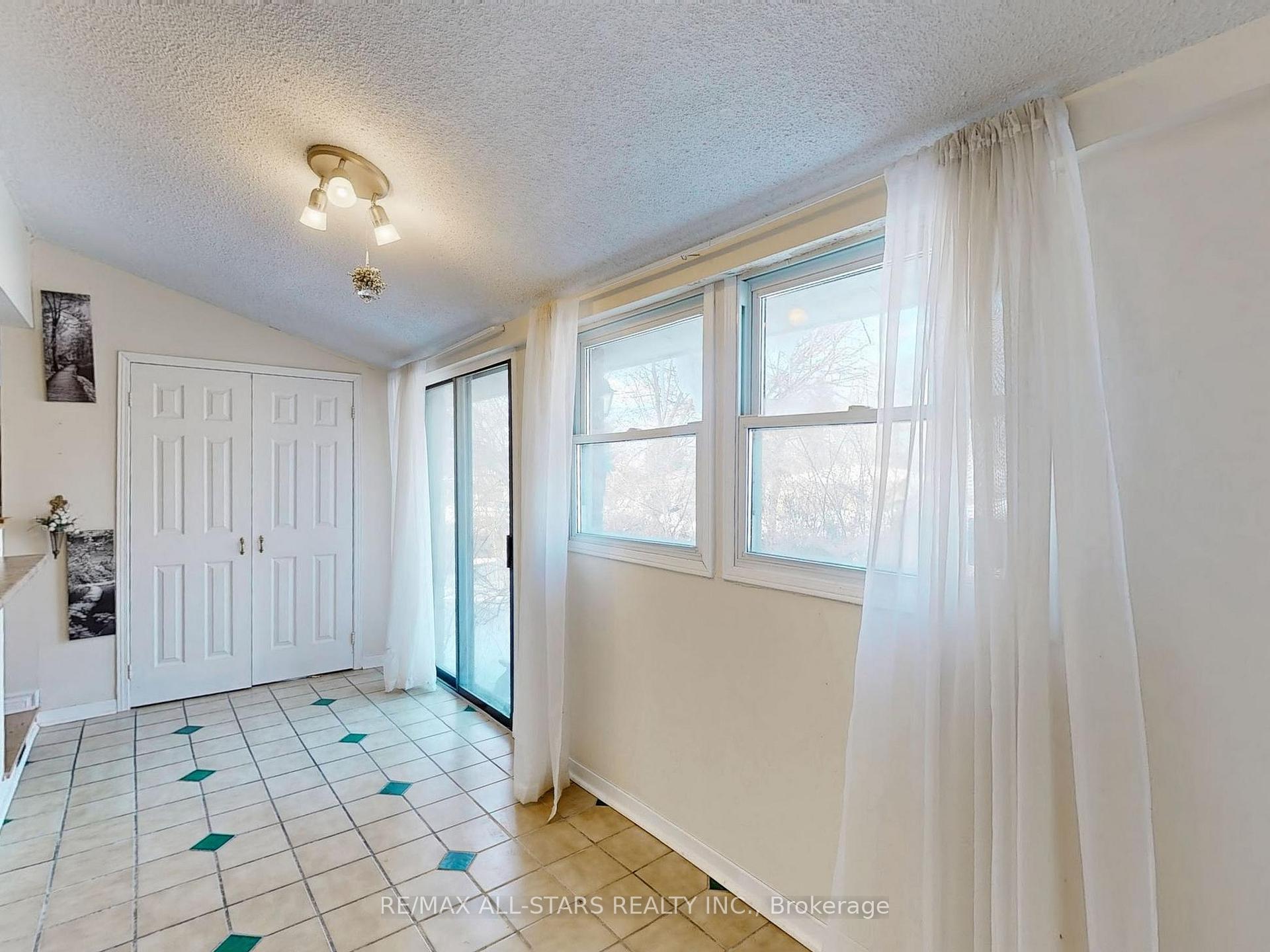 Photo 21 of 135 Spring Road, Georgina, Keswick North — HOMEH