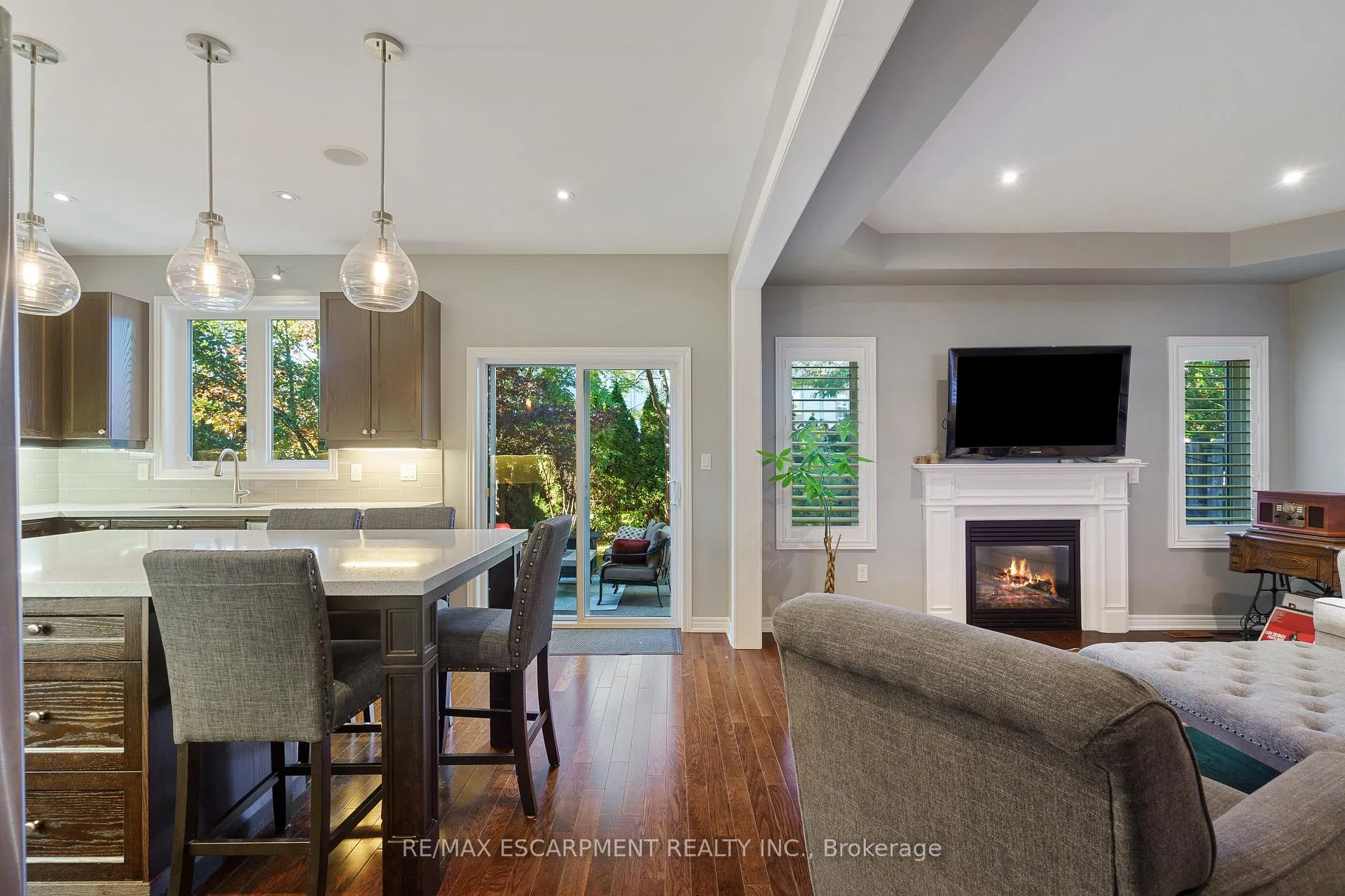 Photo 10 of 333 Valridge Drive, Hamilton, Ancaster — HOMEH
