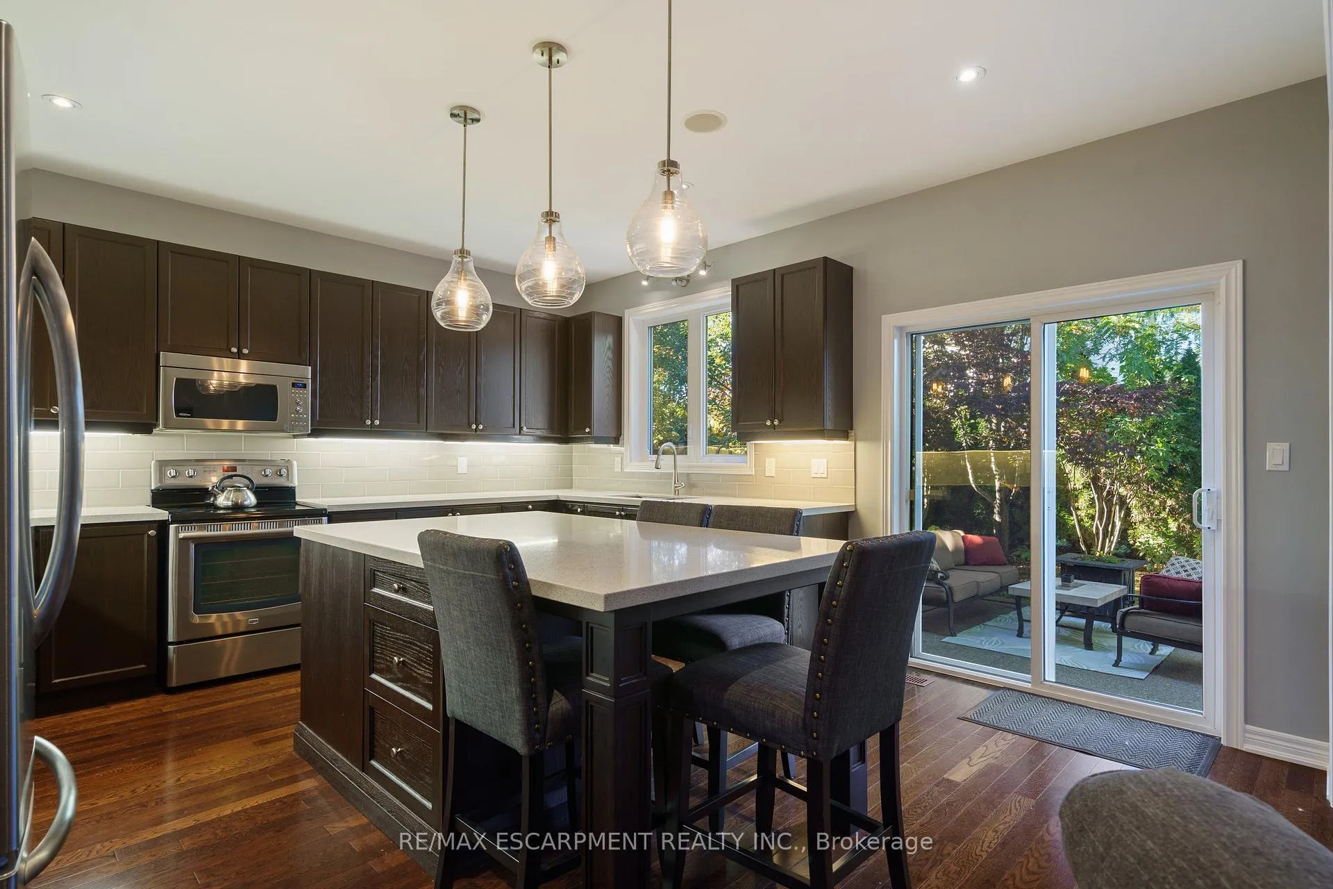 Photo 15 of 333 Valridge Drive, Hamilton, Ancaster — HOMEH