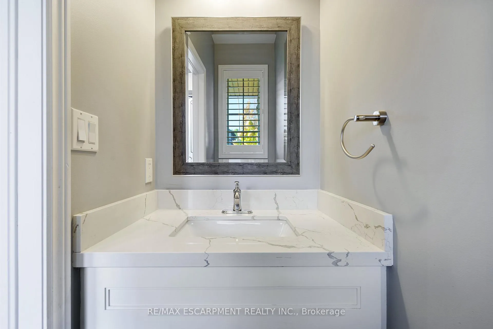 Photo 17 of 333 Valridge Drive, Hamilton, Ancaster — HOMEH