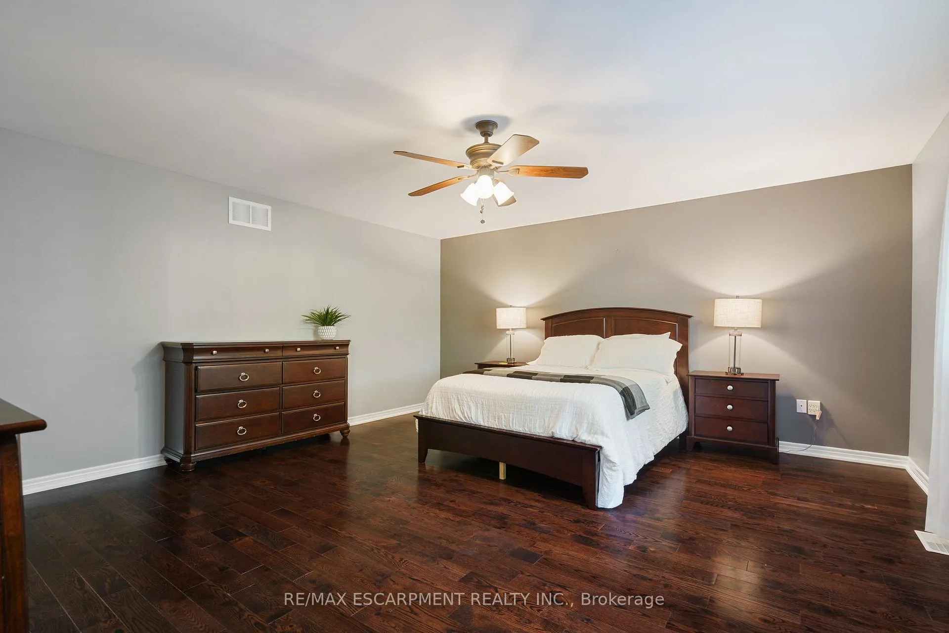 Photo 24 of 333 Valridge Drive, Hamilton, Ancaster — HOMEH