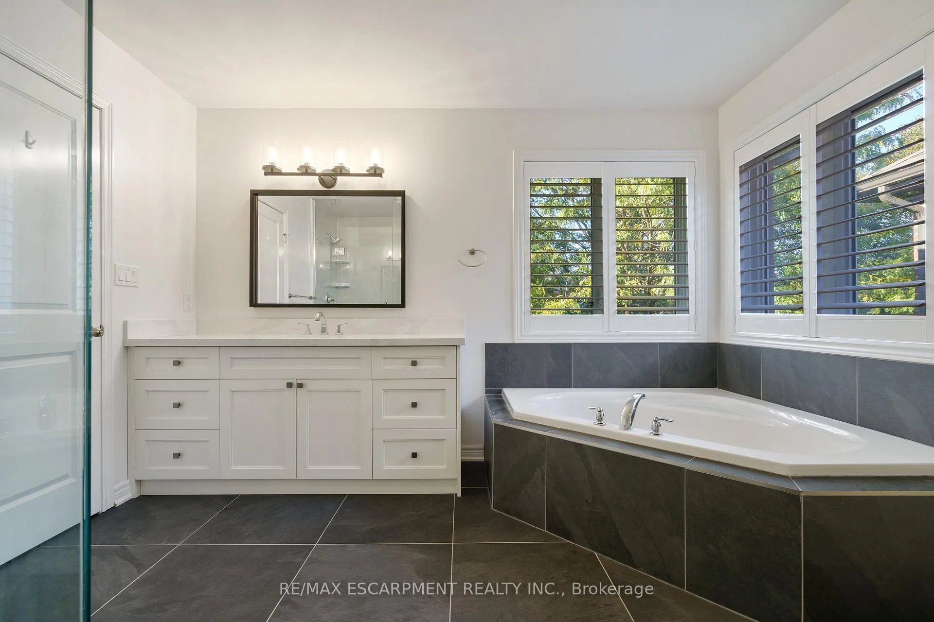 Photo 26 of 333 Valridge Drive, Hamilton, Ancaster — HOMEH
