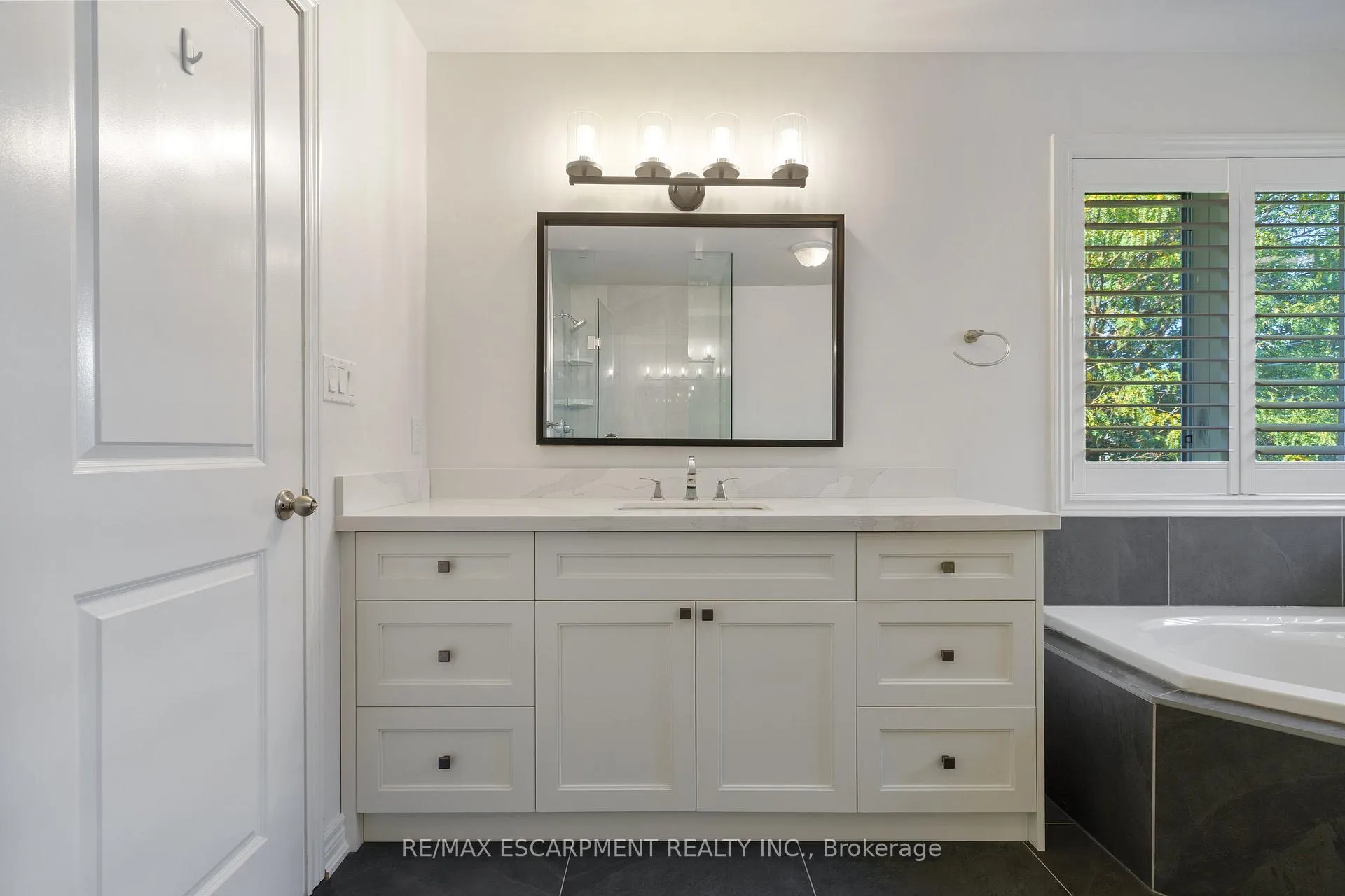 Photo 27 of 333 Valridge Drive, Hamilton, Ancaster — HOMEH