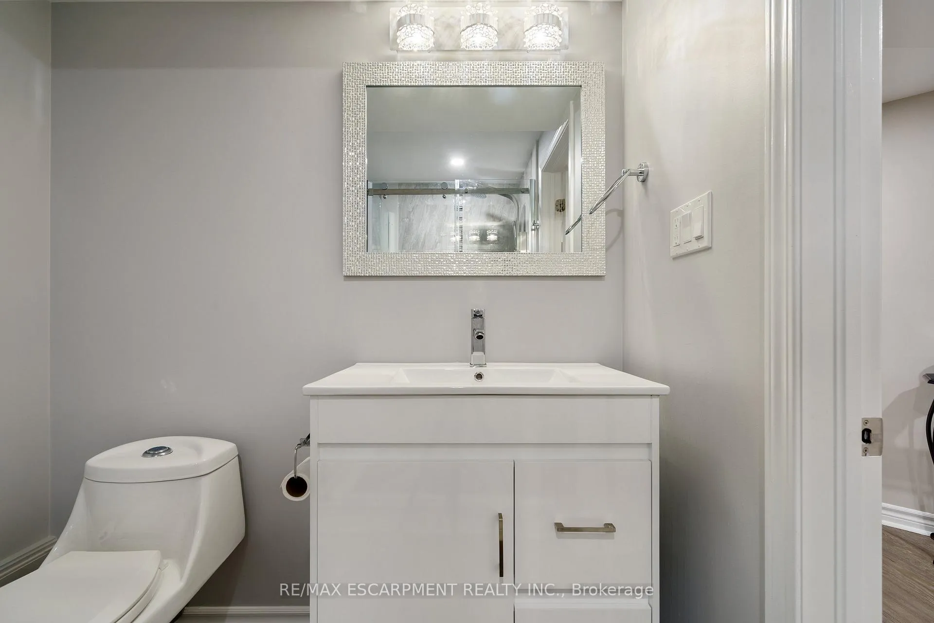 Photo 33 of 333 Valridge Drive, Hamilton, Ancaster — HOMEH