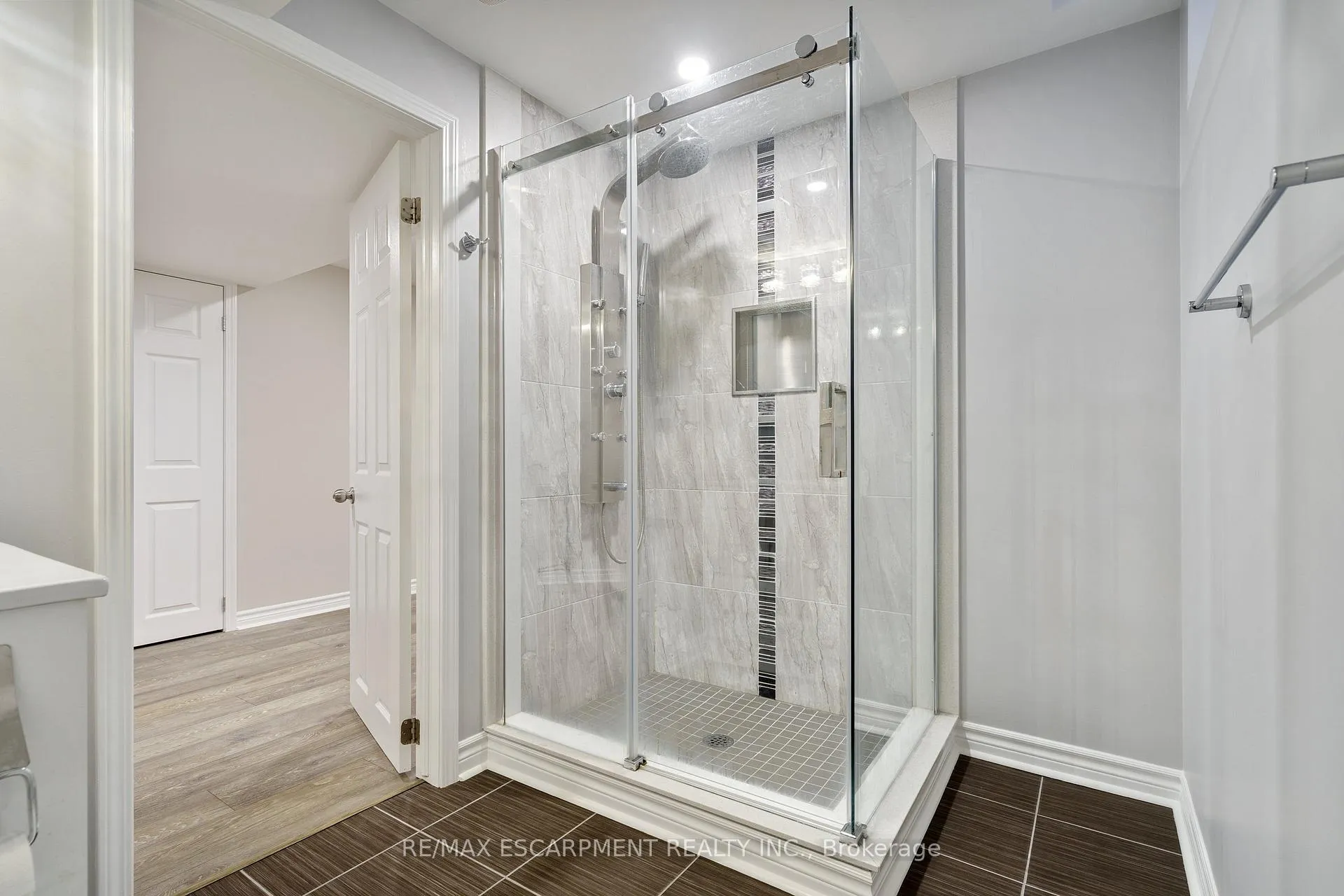 Photo 34 of 333 Valridge Drive, Hamilton, Ancaster — HOMEH