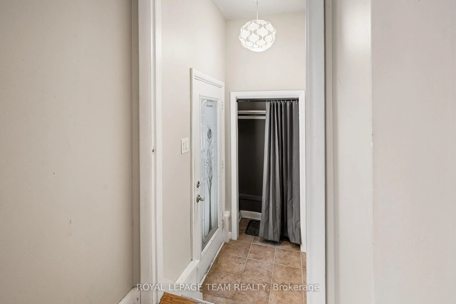 Photo 2 of 1938 Bromley Road, Ottawa, Carlingwood — HOMEH