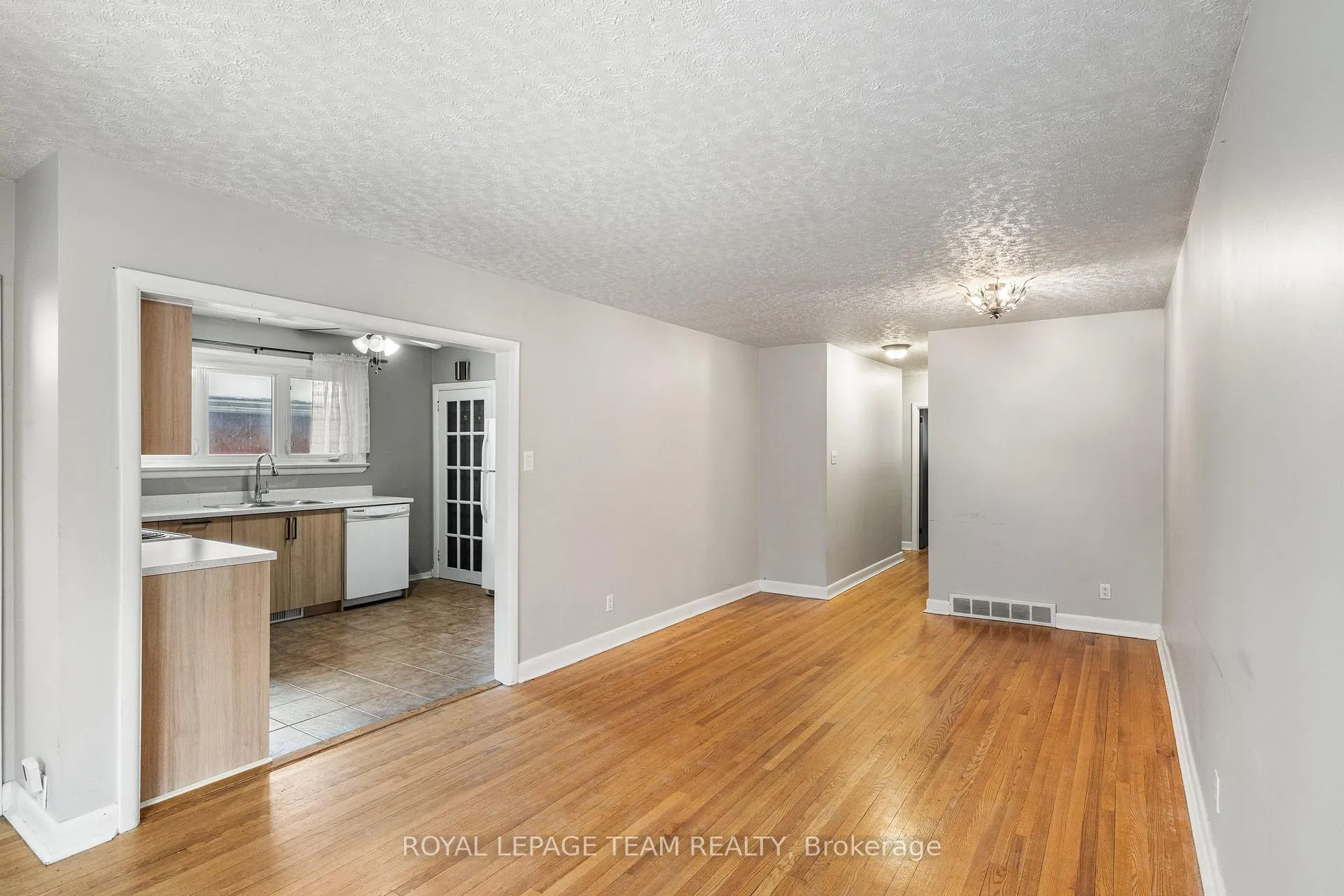 Photo 6 of 1938 Bromley Road, Ottawa, Carlingwood — HOMEH