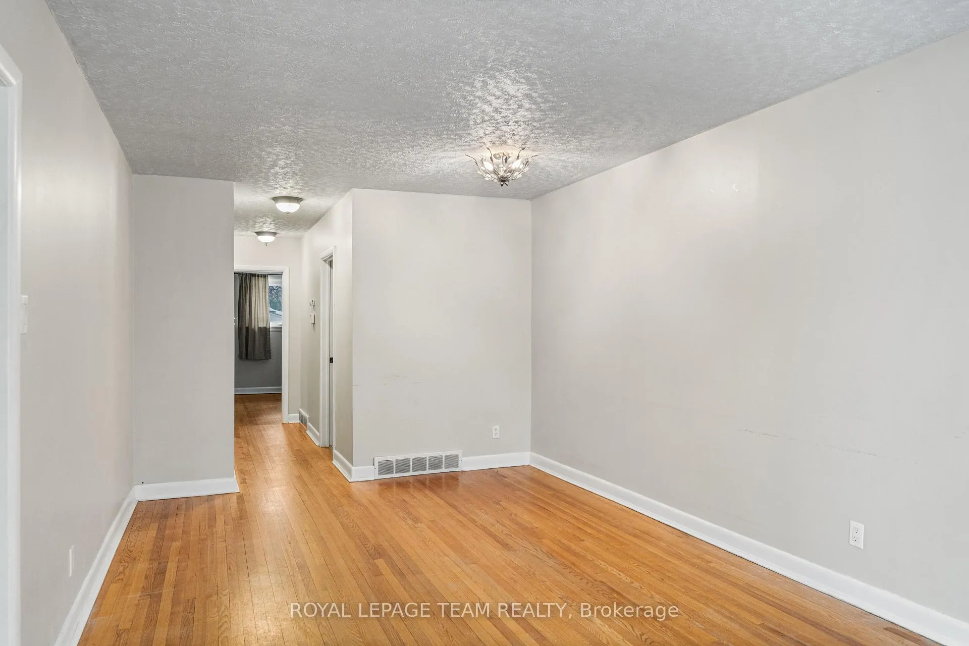 Photo 12 of 1938 Bromley Road, Ottawa, Carlingwood — HOMEH