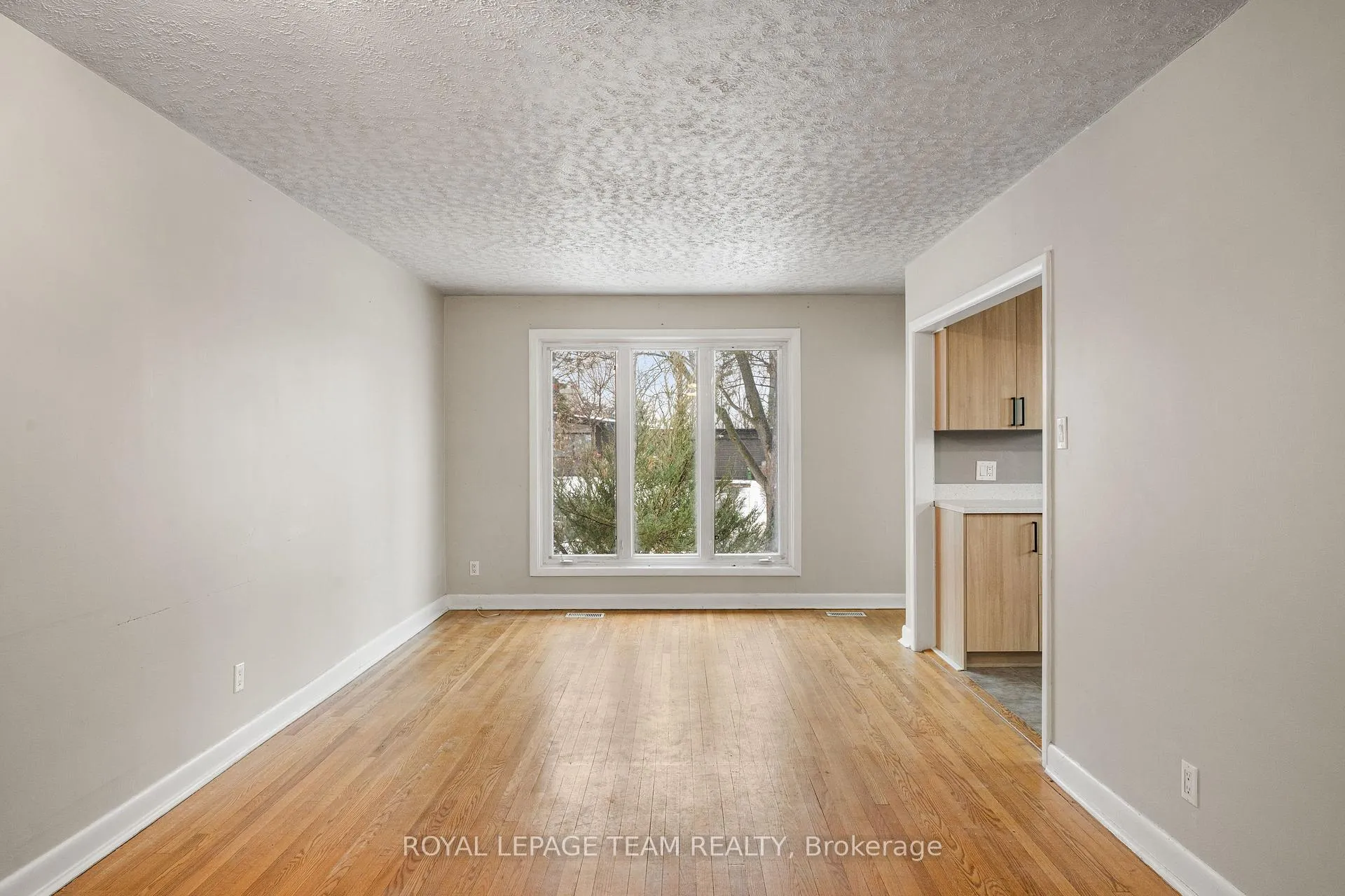 Photo 13 of 1938 Bromley Road, Ottawa, Carlingwood — HOMEH