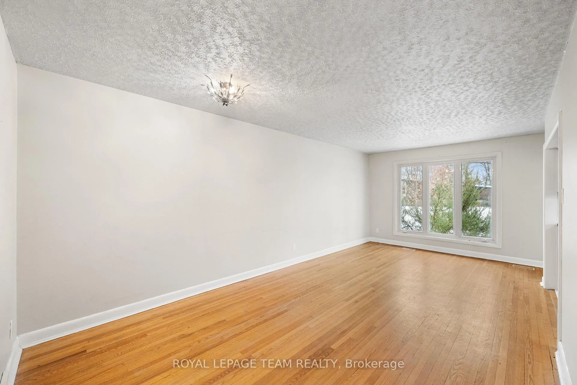 Photo 14 of 1938 Bromley Road, Ottawa, Carlingwood — HOMEH
