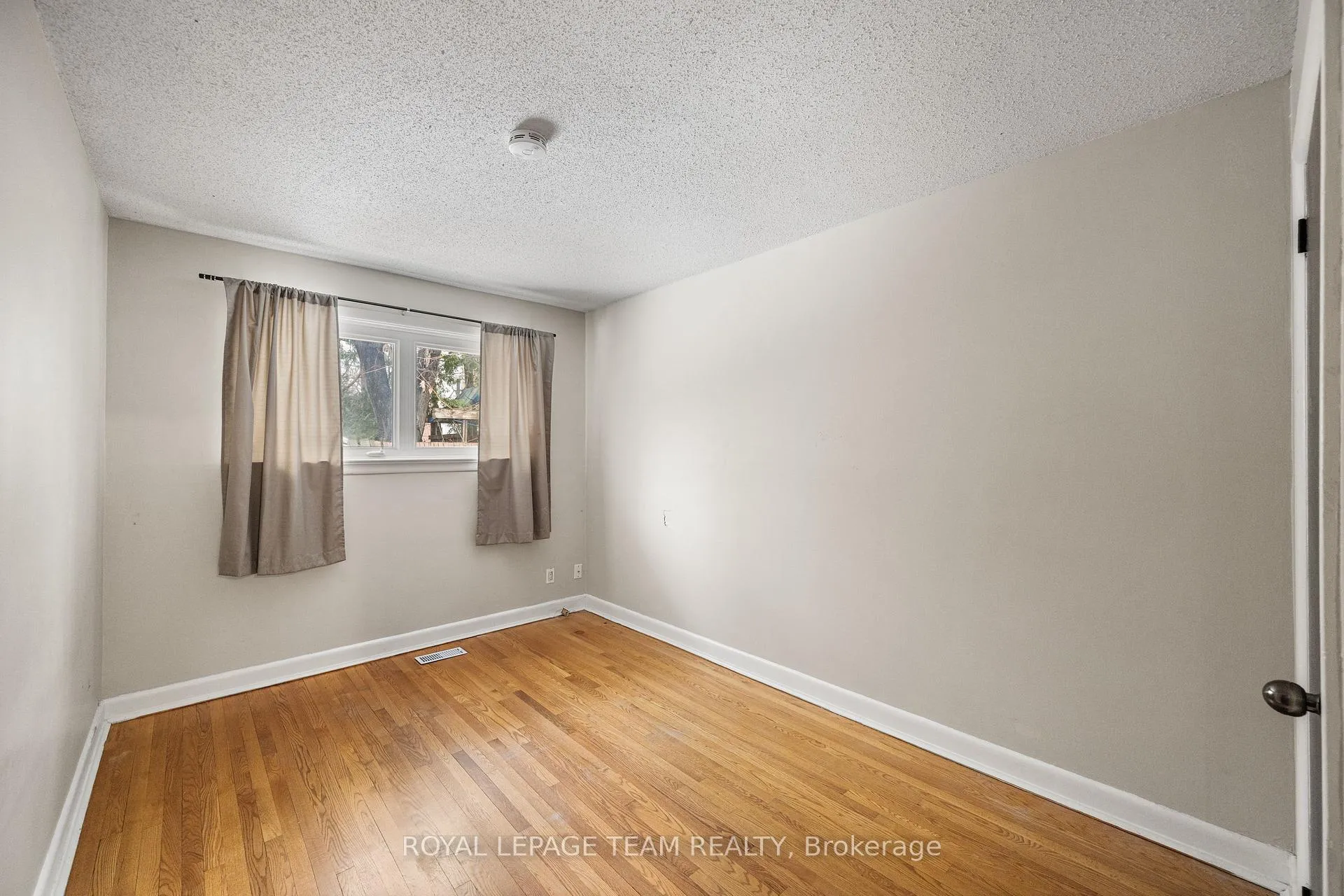 Photo 17 of 1938 Bromley Road, Ottawa, Carlingwood — HOMEH