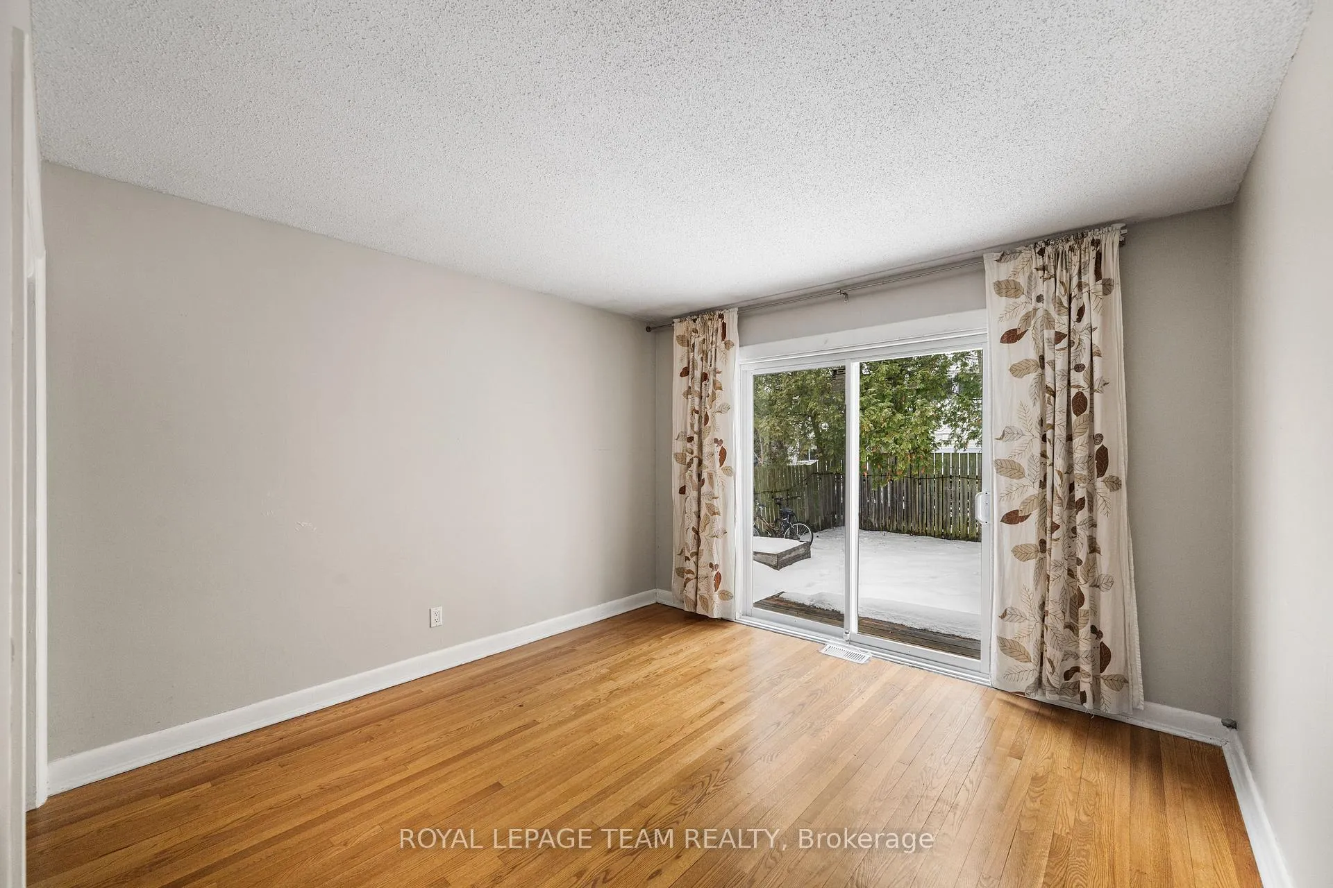 Photo 18 of 1938 Bromley Road, Ottawa, Carlingwood — HOMEH