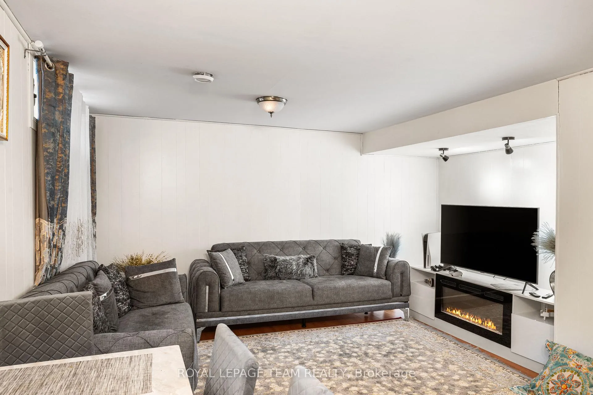 Photo 26 of 1938 Bromley Road, Ottawa, Carlingwood — HOMEH