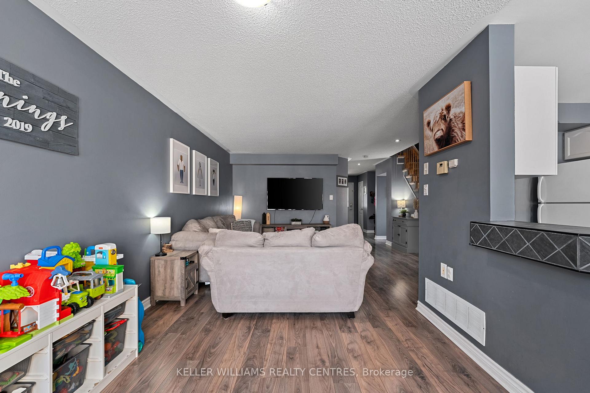 Photo 5 of 49 Laurendale Avenue, Georgina, Keswick South — HOMEH
