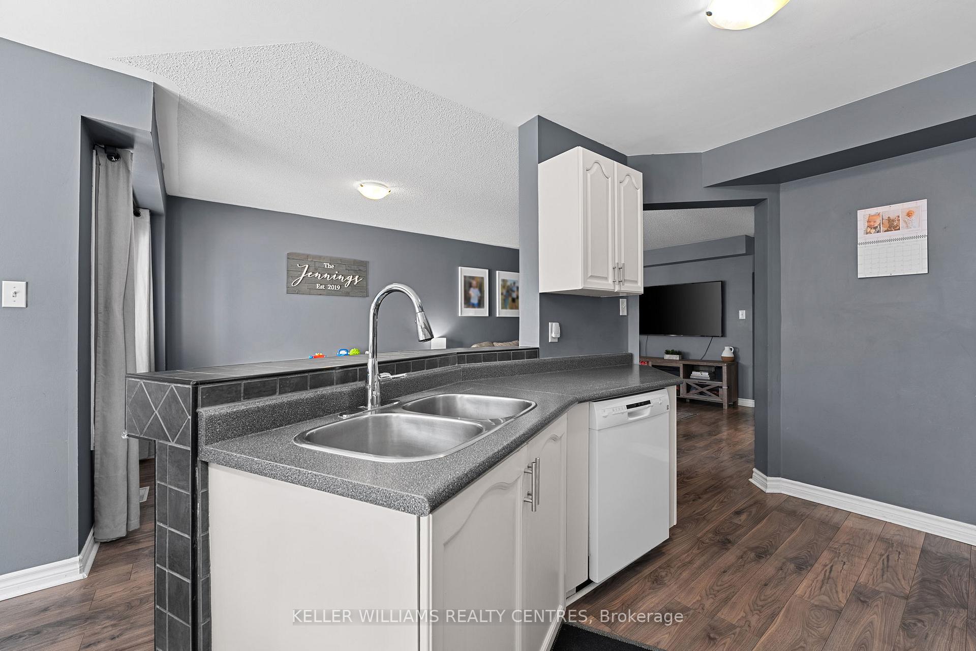 Photo 7 of 49 Laurendale Avenue, Georgina, Keswick South — HOMEH