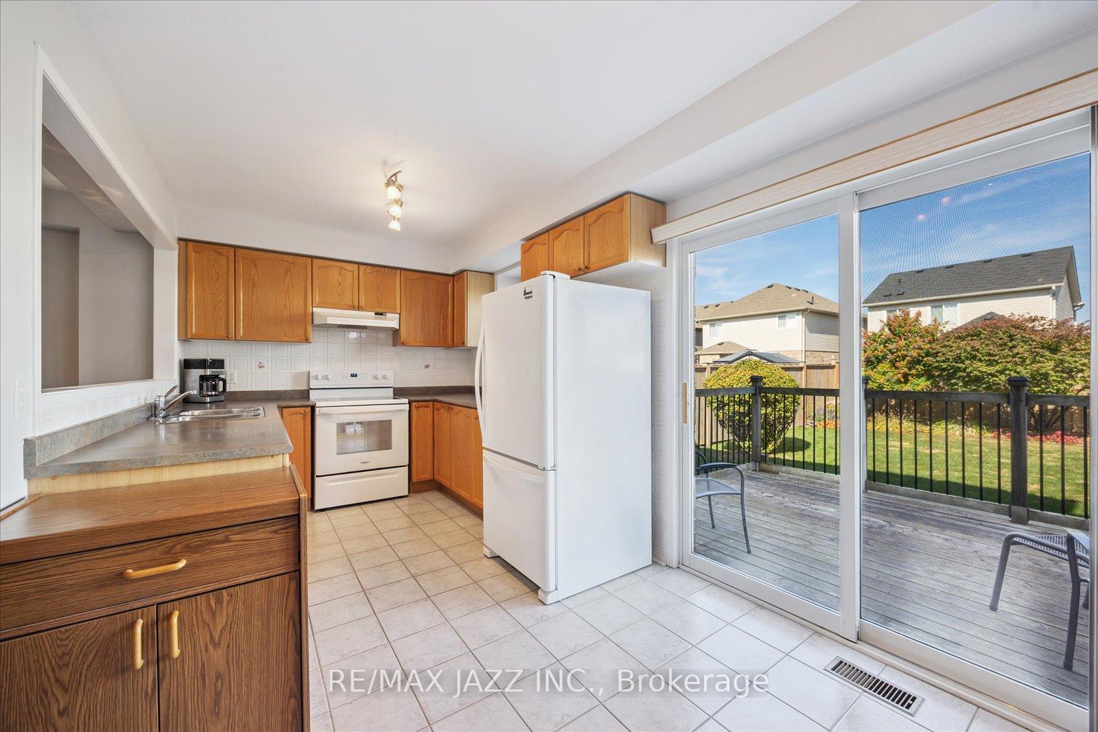 Photo 5 of 66 Daiseyfield Avenue, Clarington, Courtice — HOMEH