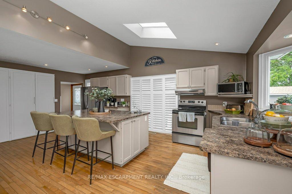 Photo 8 of 480 Mohawk Road W, Hamilton, Westcliffe — HOMEH