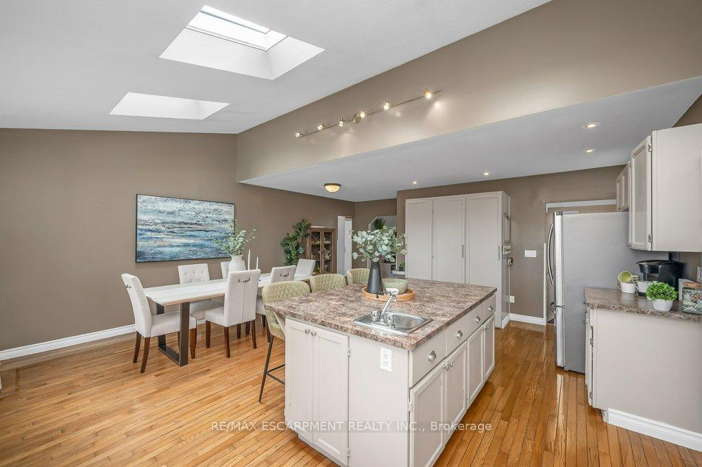 Photo 11 of 480 Mohawk Road W, Hamilton, Westcliffe — HOMEH