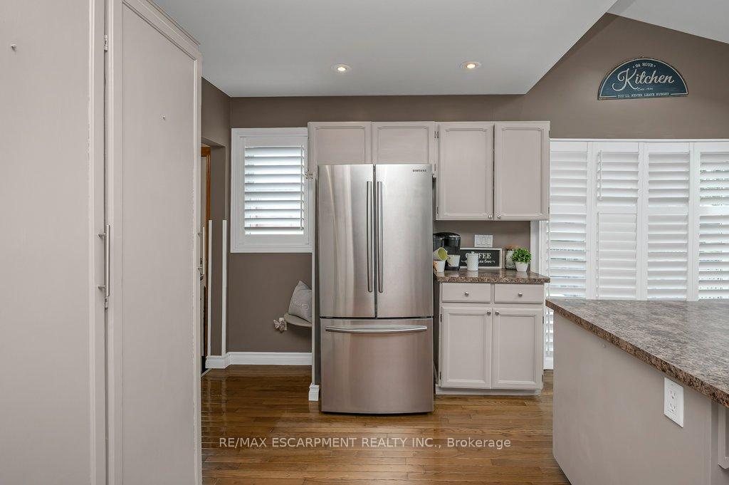 Photo 13 of 480 Mohawk Road W, Hamilton, Westcliffe — HOMEH