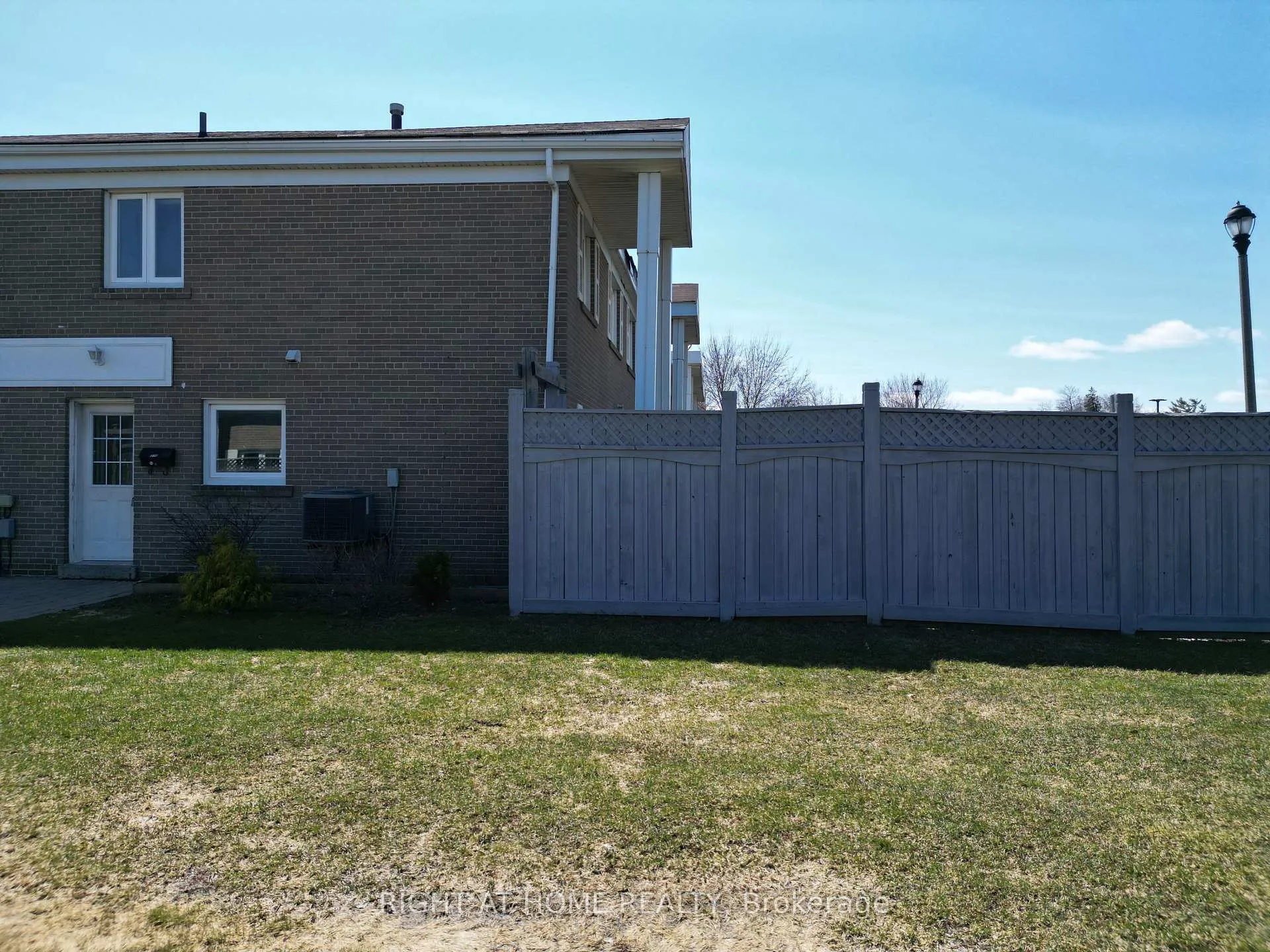 Photo 1 of 270 Town House Crescent, Brampton, Brampton East — HOMEH