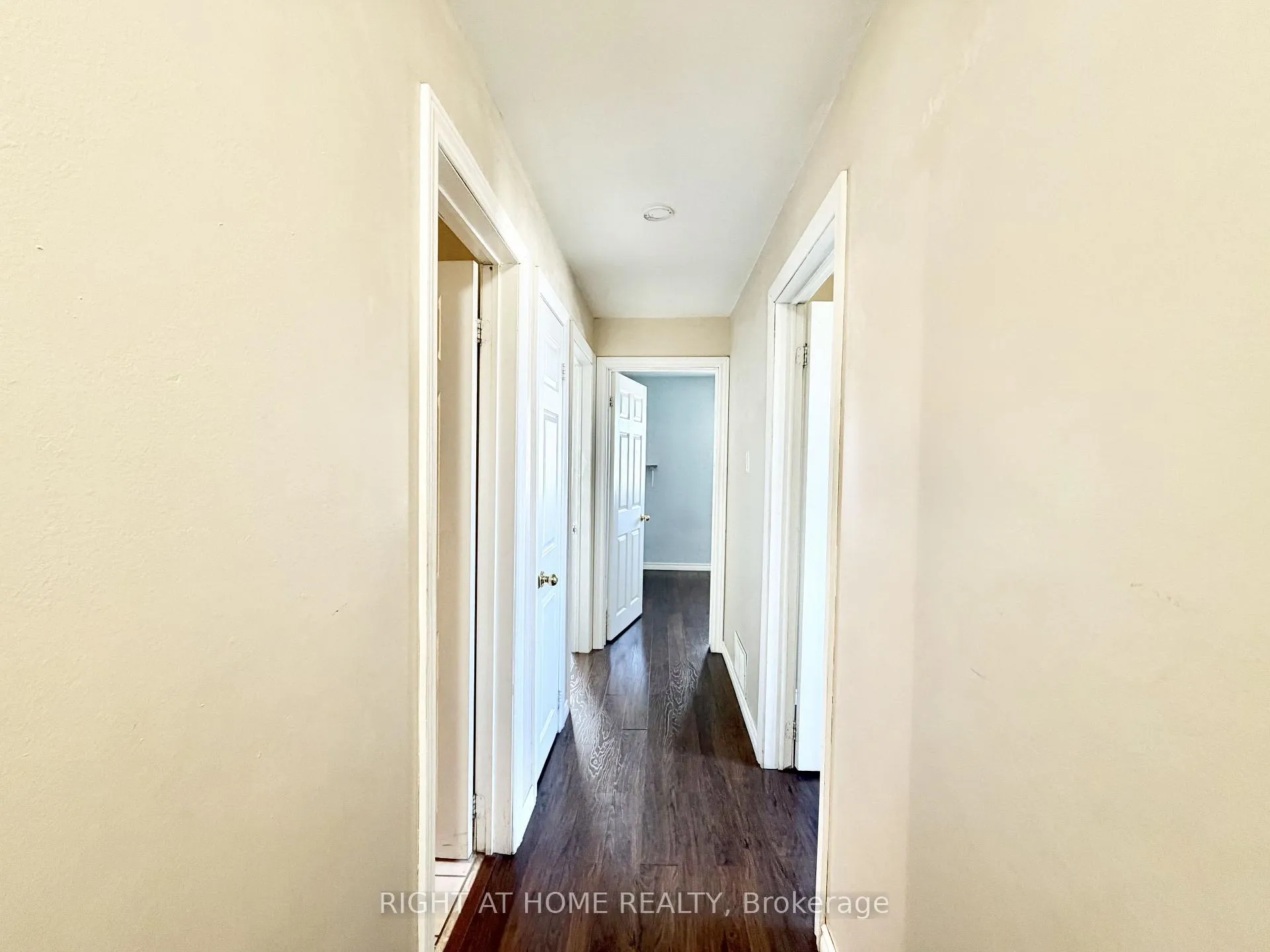 Photo 10 of 270 Town House Crescent, Brampton, Brampton East — HOMEH