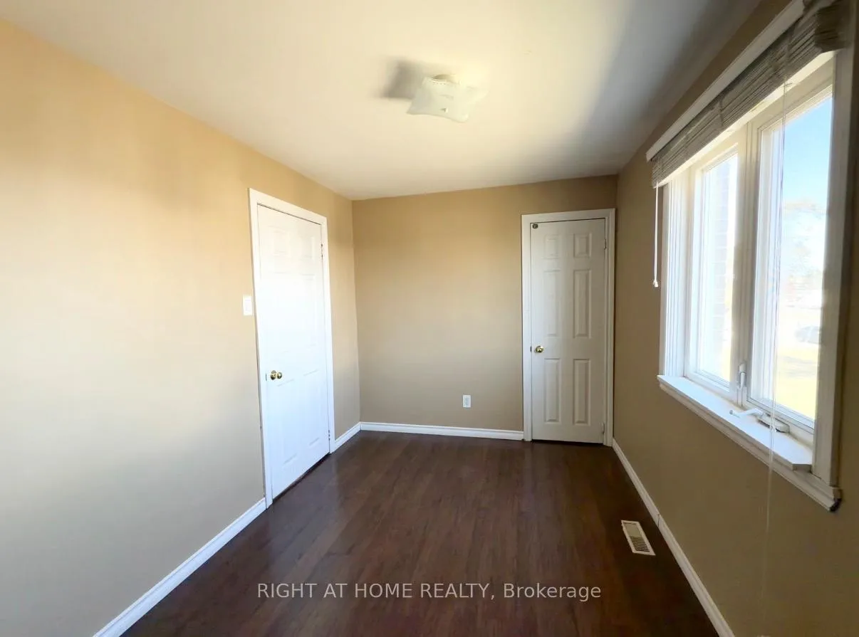 Photo 12 of 270 Town House Crescent, Brampton, Brampton East — HOMEH