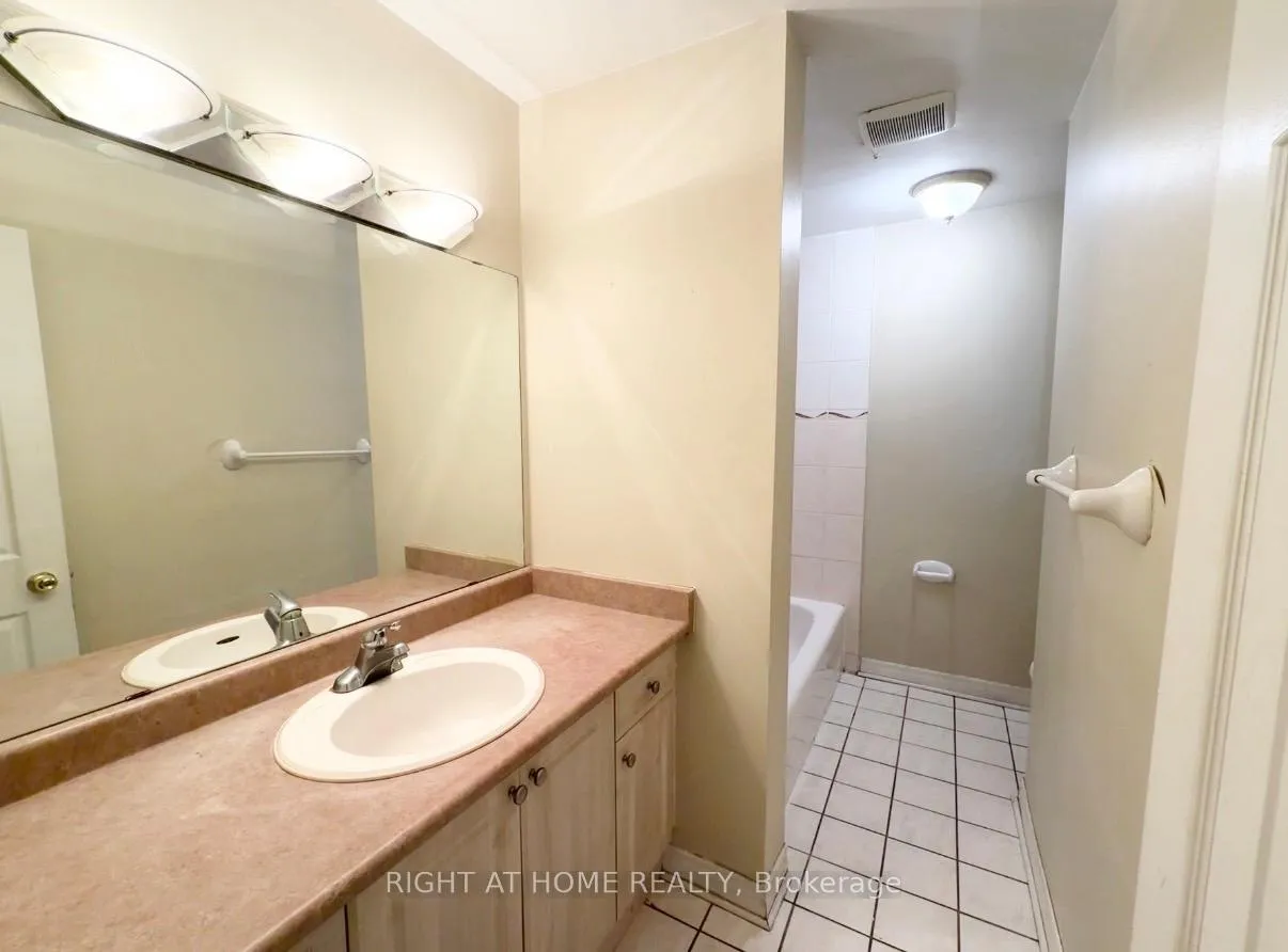 Photo 14 of 270 Town House Crescent, Brampton, Brampton East — HOMEH