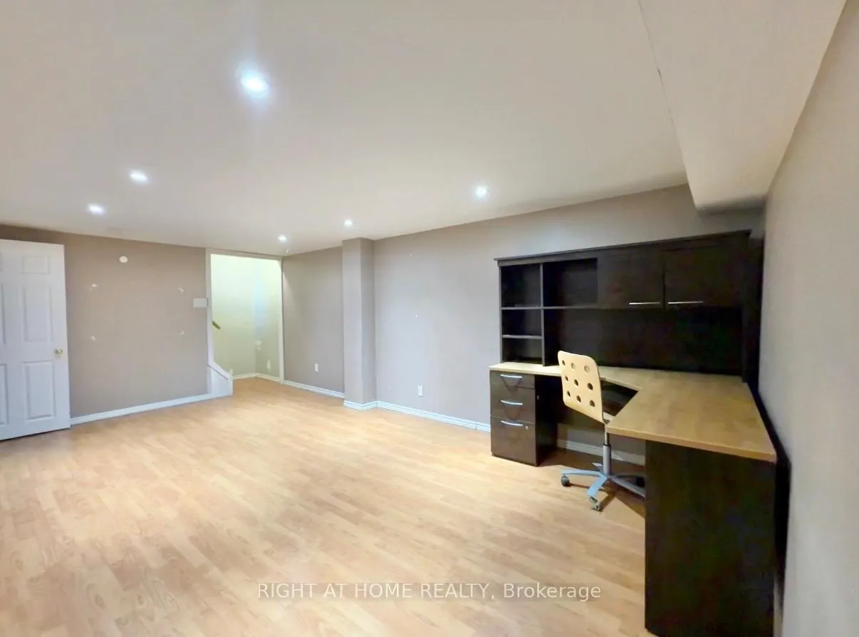 Photo 16 of 270 Town House Crescent, Brampton, Brampton East — HOMEH