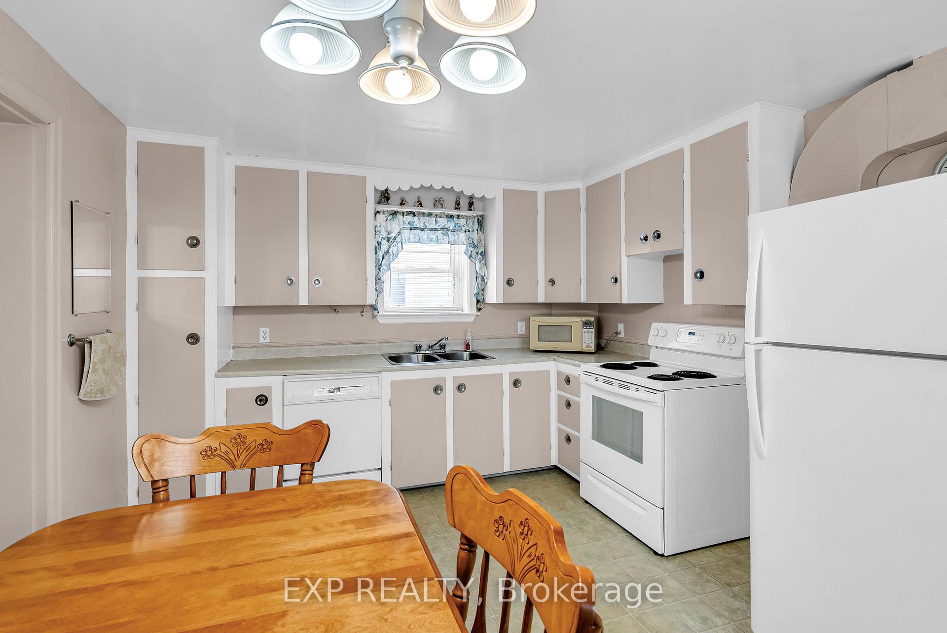 Photo 6 of 313 Sixth Street W, Cornwall — HOMEH