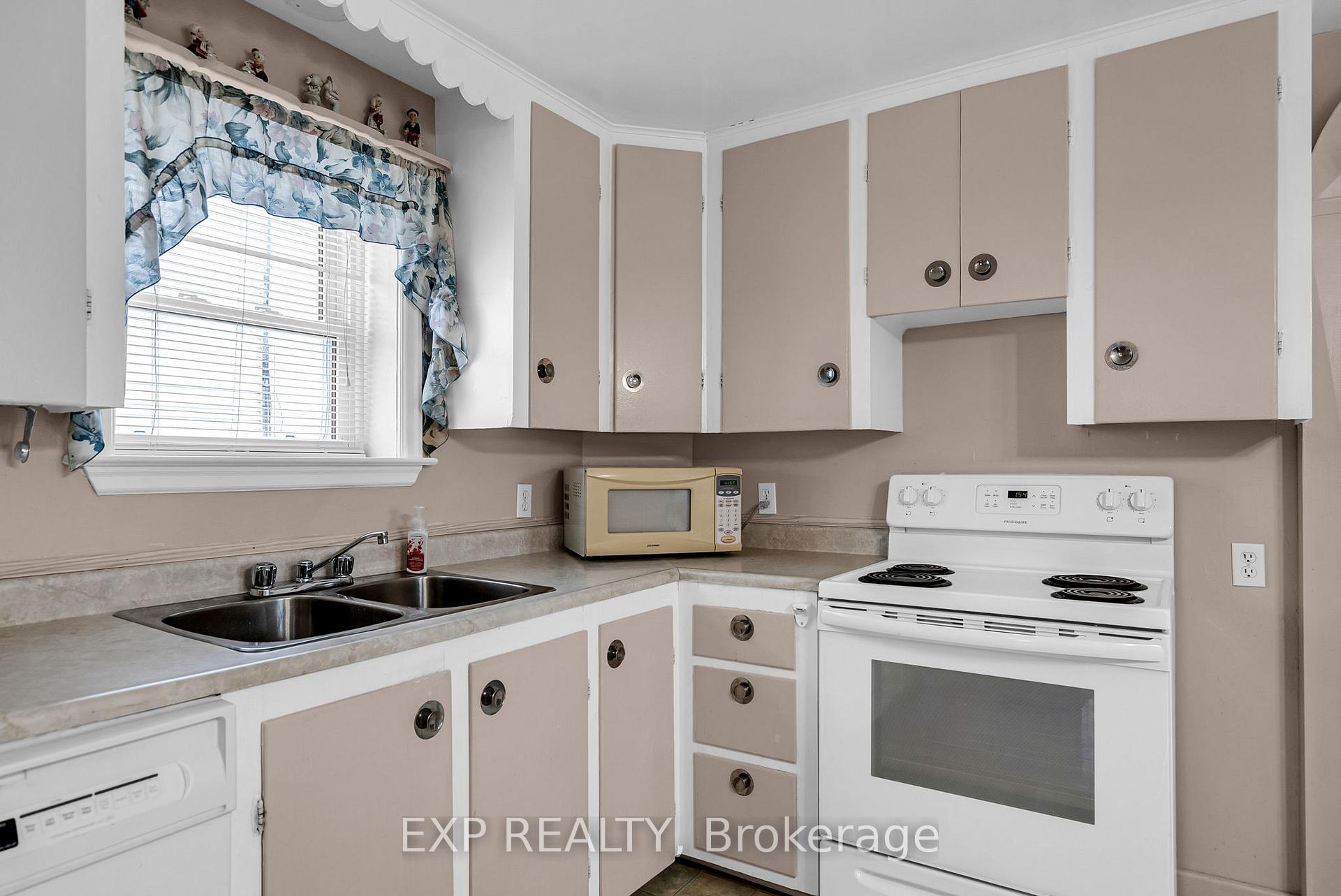 Photo 9 of 313 Sixth Street W, Cornwall — HOMEH