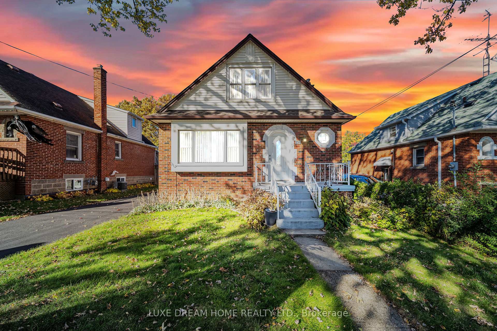 Photo 2 of 294 East 17th Street, Hamilton, Inch Park — HOMEH