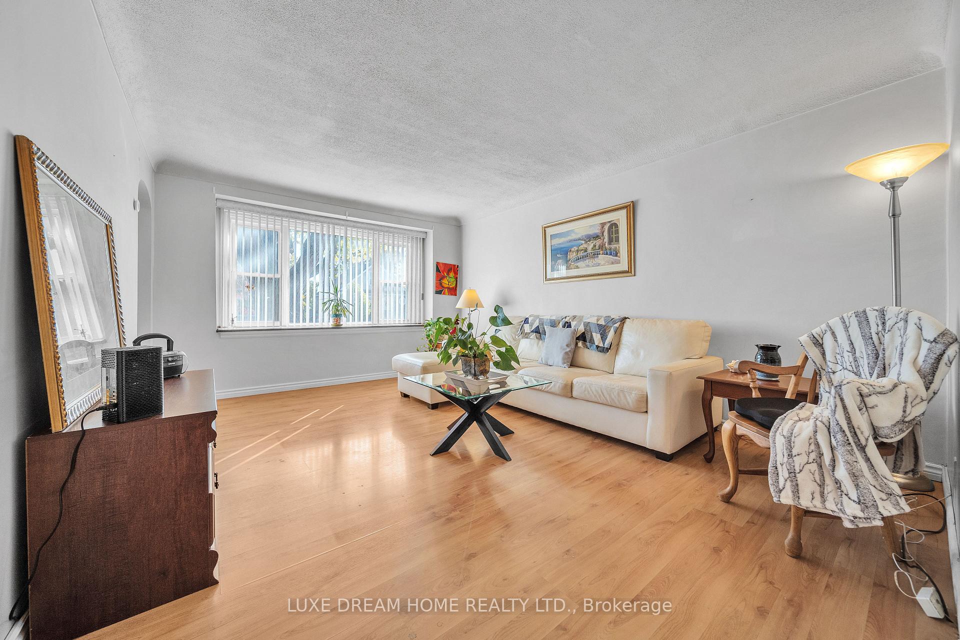 Photo 6 of 294 East 17th Street, Hamilton, Inch Park — HOMEH