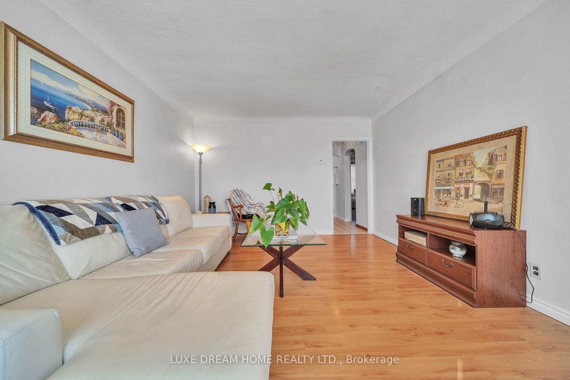 Photo 8 of 294 East 17th Street, Hamilton, Inch Park — HOMEH