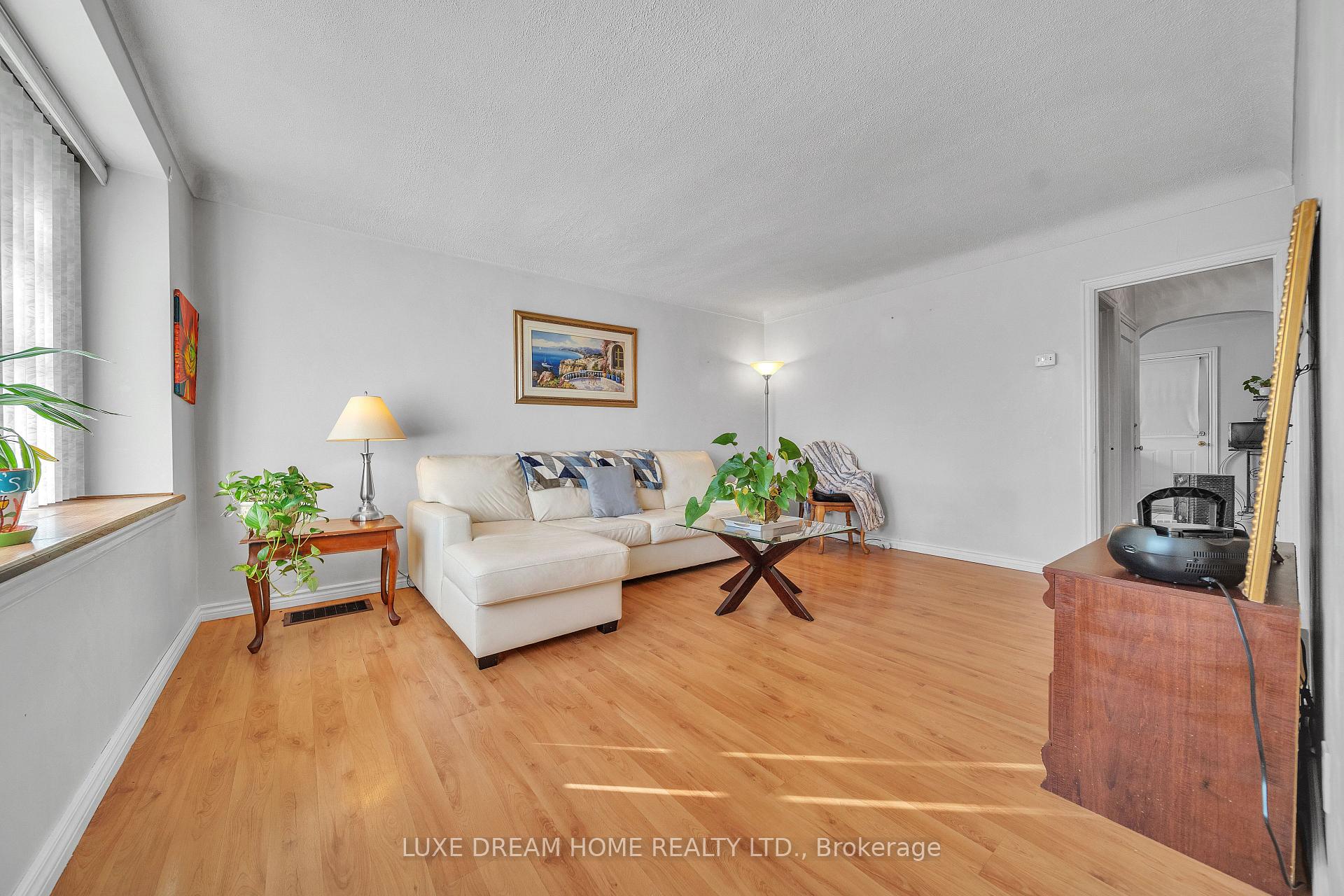 Photo 9 of 294 East 17th Street, Hamilton, Inch Park — HOMEH