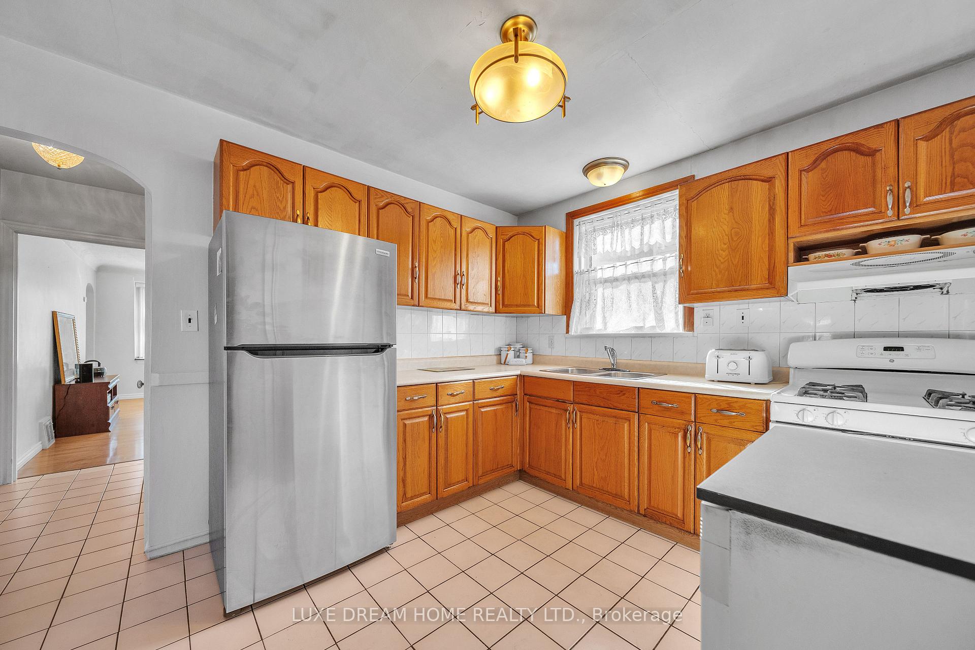 Photo 10 of 294 East 17th Street, Hamilton, Inch Park — HOMEH