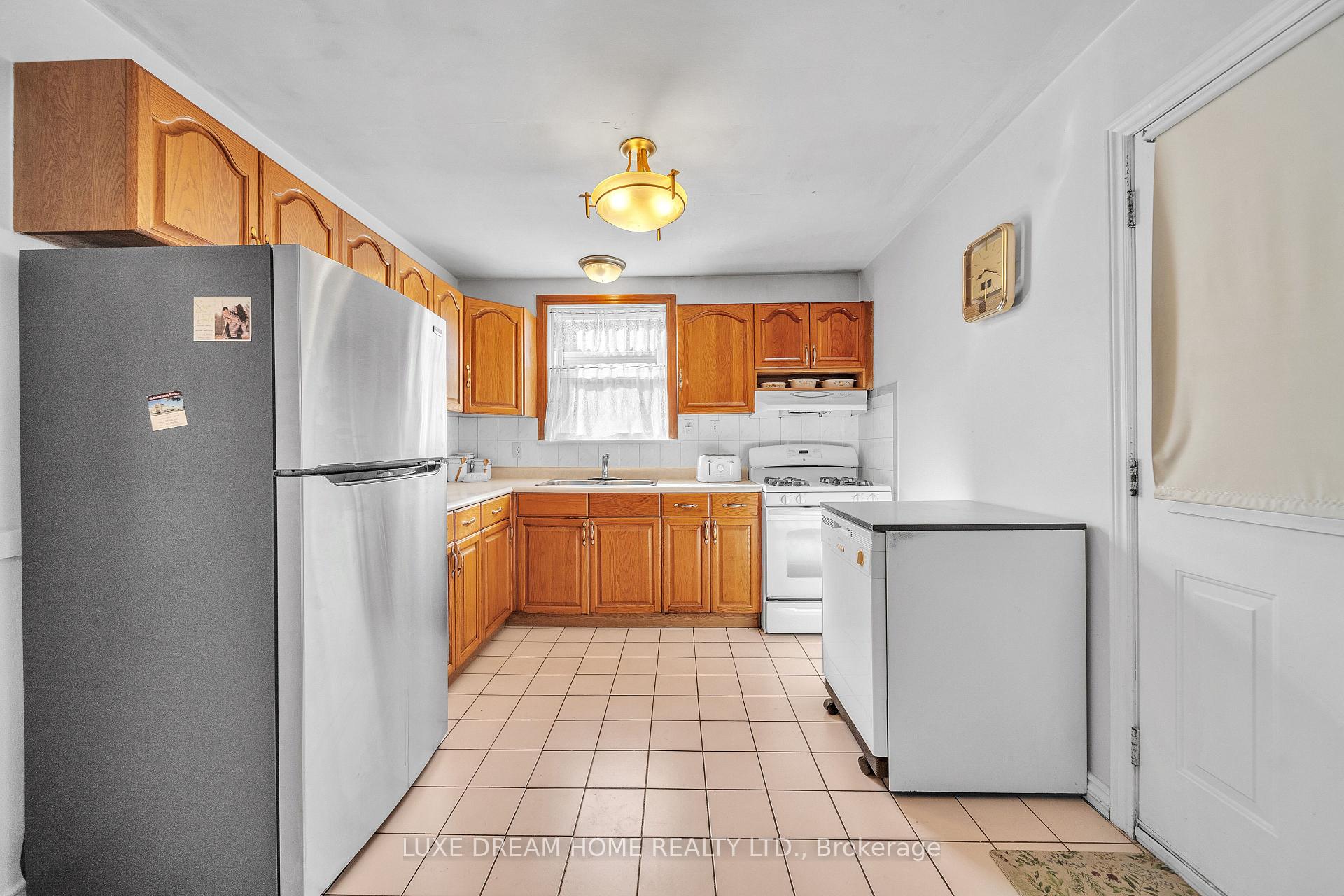 Photo 13 of 294 East 17th Street, Hamilton, Inch Park — HOMEH