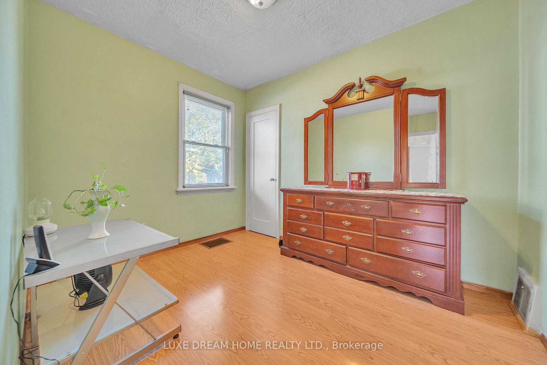 Photo 17 of 294 East 17th Street, Hamilton, Inch Park — HOMEH
